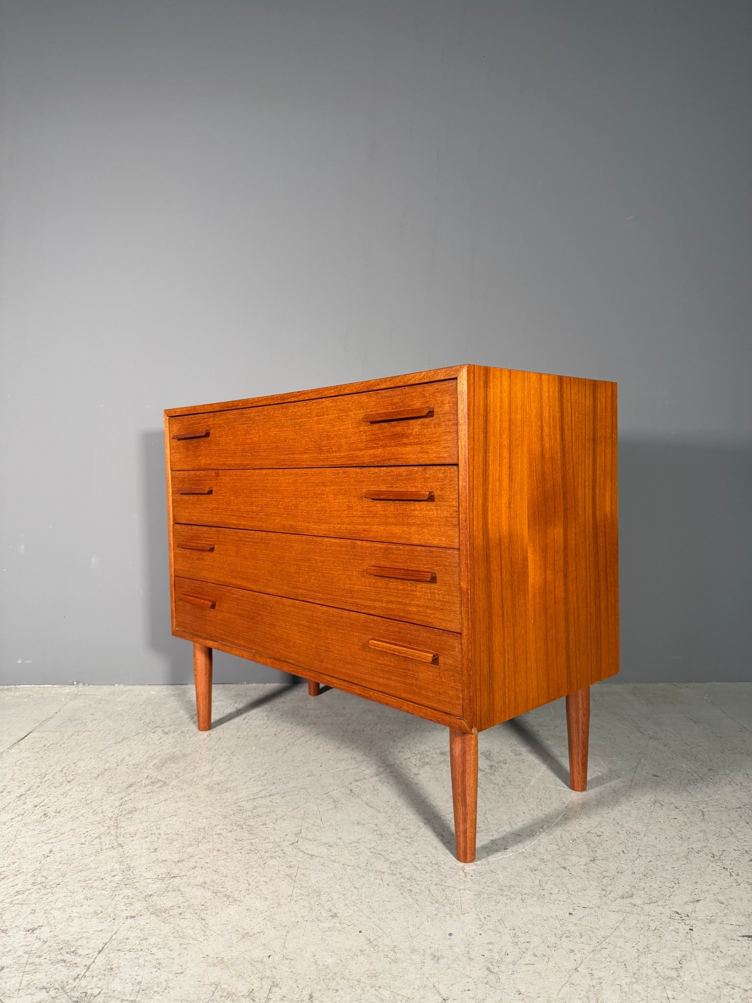 Cassettiera scandinava in teak