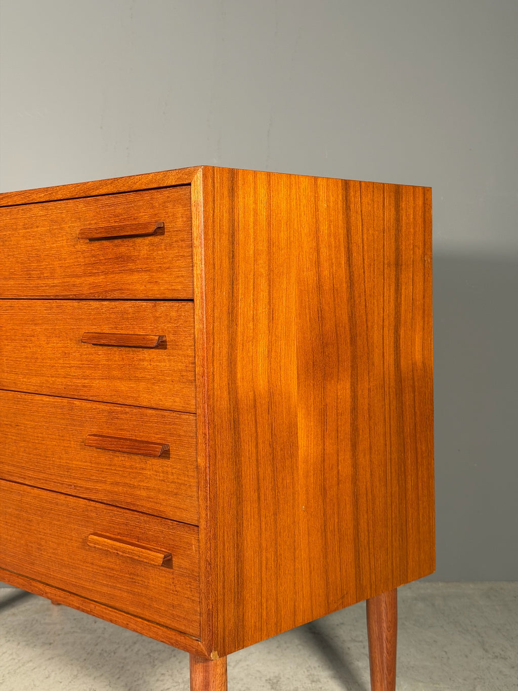 Cassettiera scandinava in teak