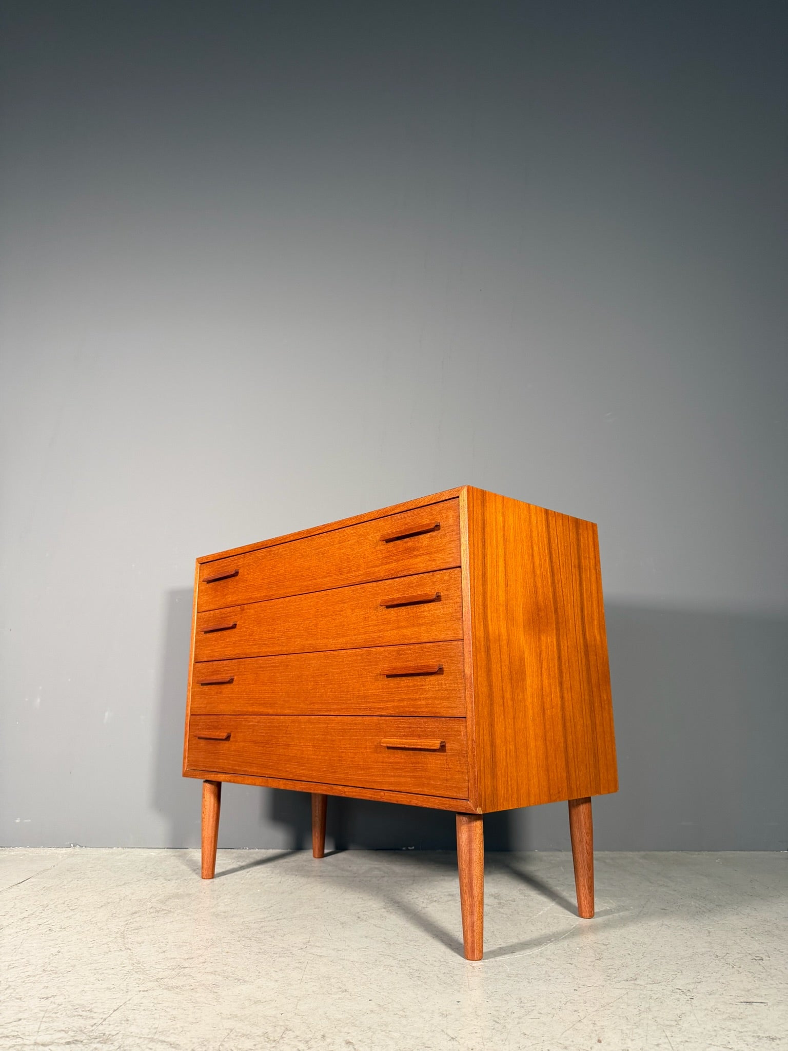 Cassettiera scandinava in teak