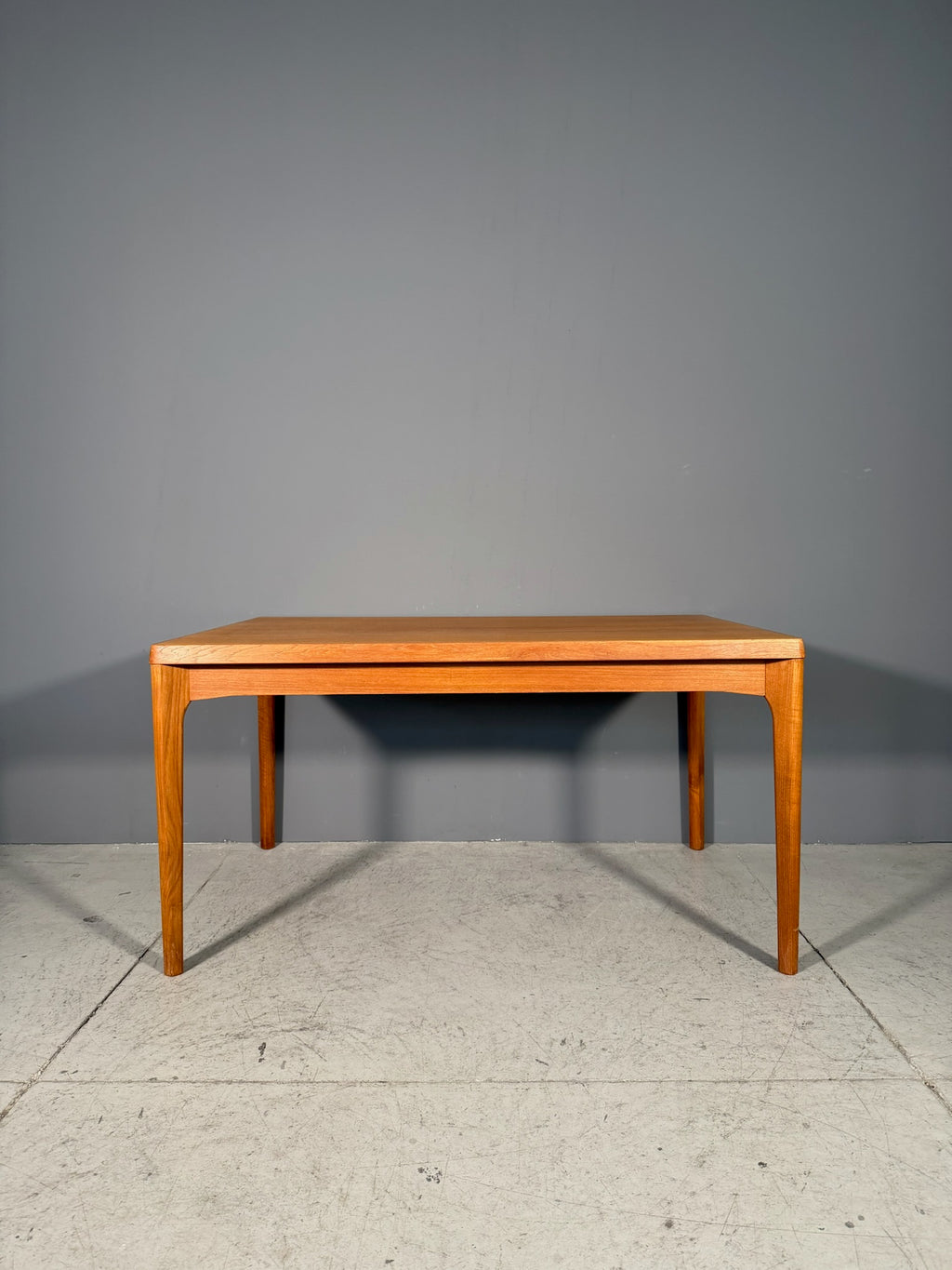 Tavolo in teak di Henning Kjaernulf