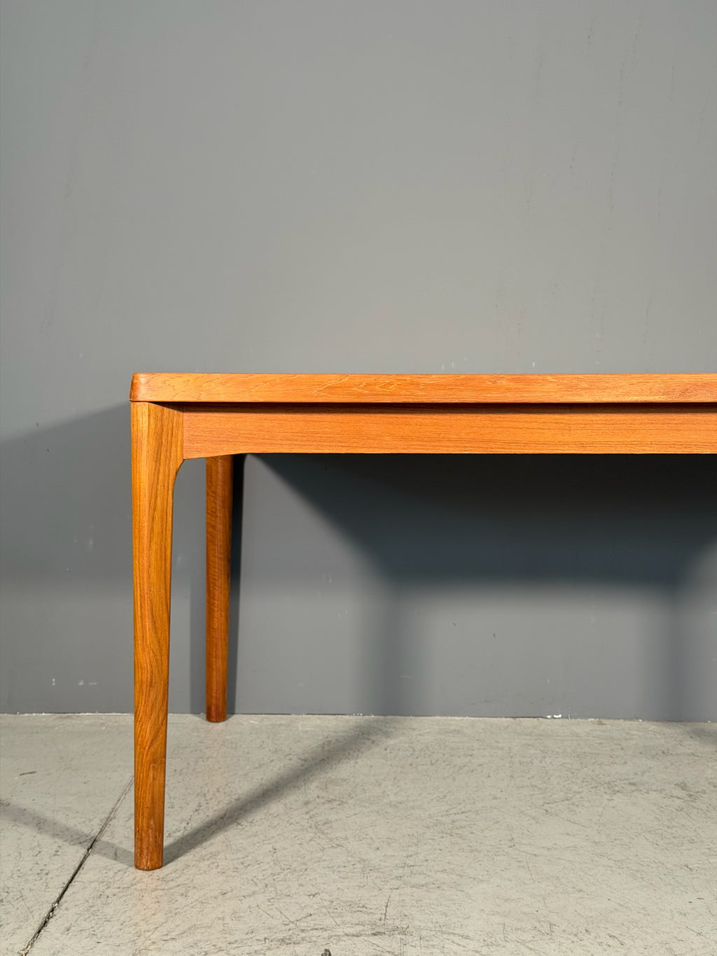 Tavolo in teak di Henning Kjaernulf