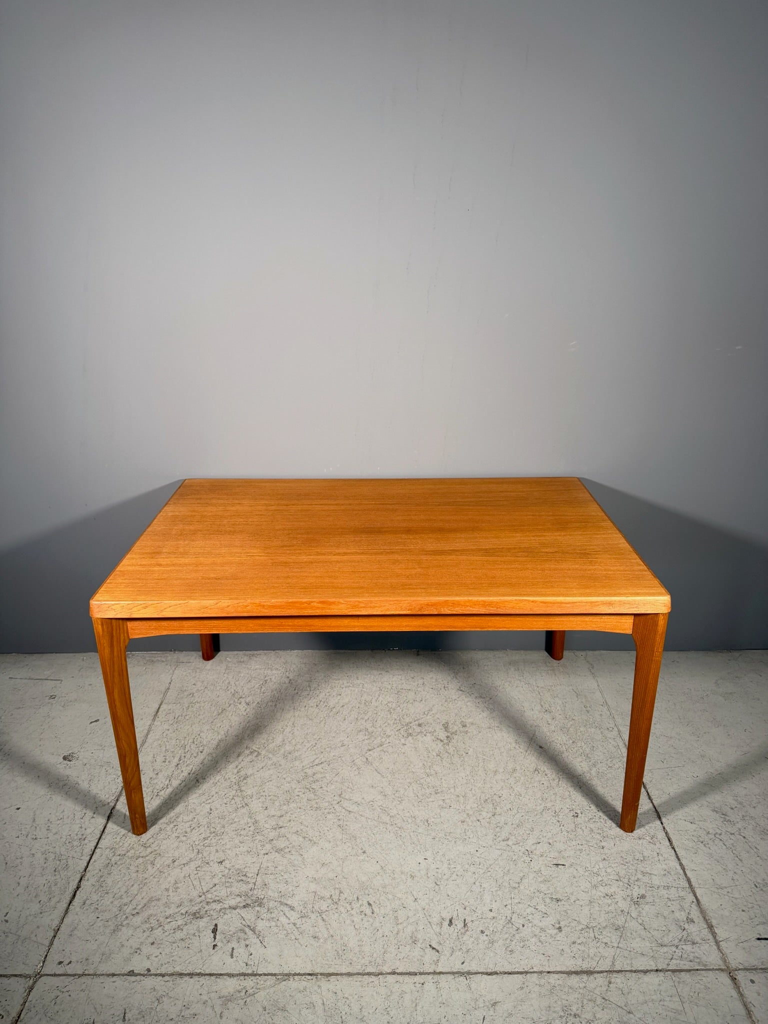 Tavolo in teak di Henning Kjaernulf