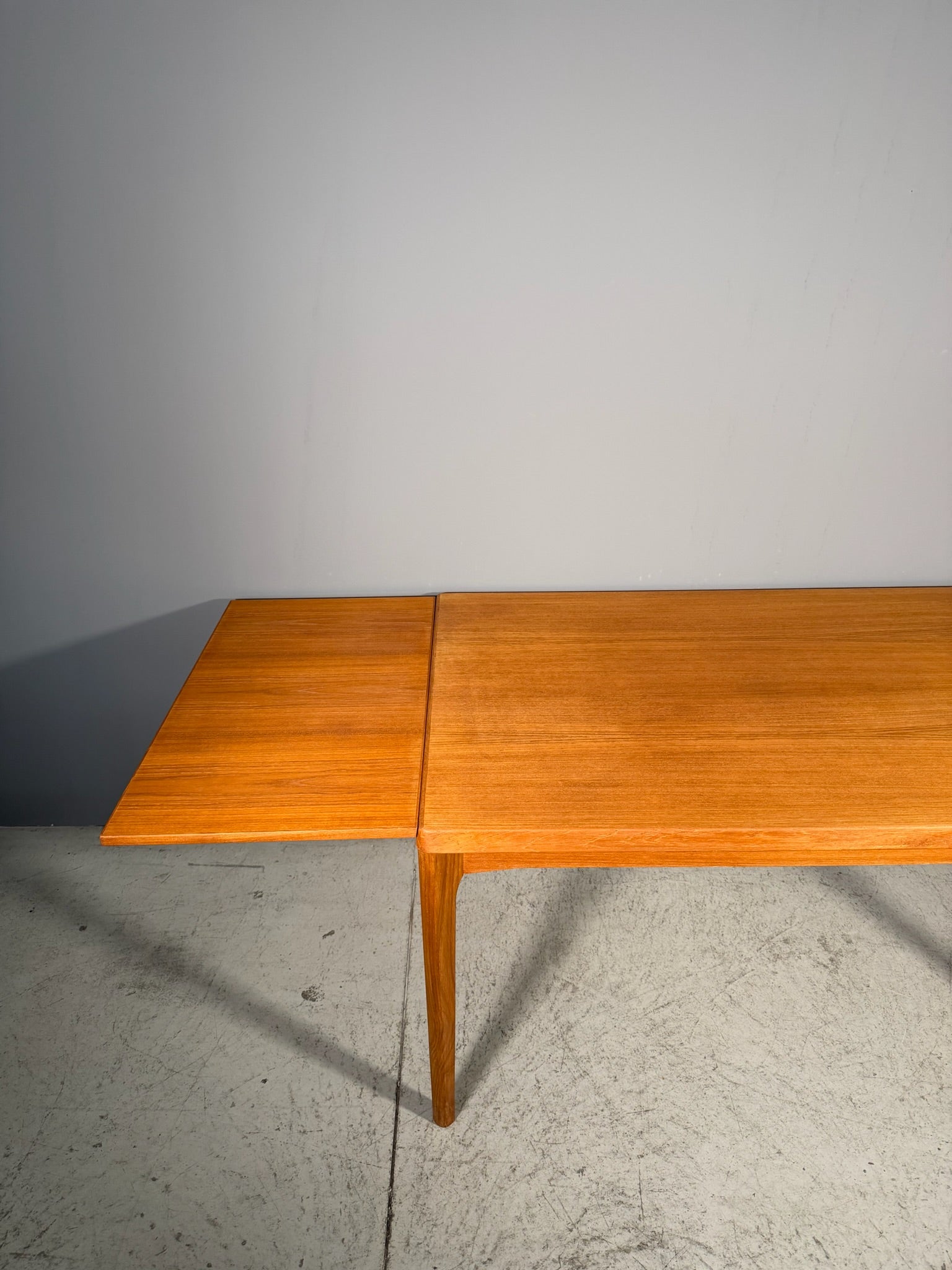 Tavolo in teak di Henning Kjaernulf