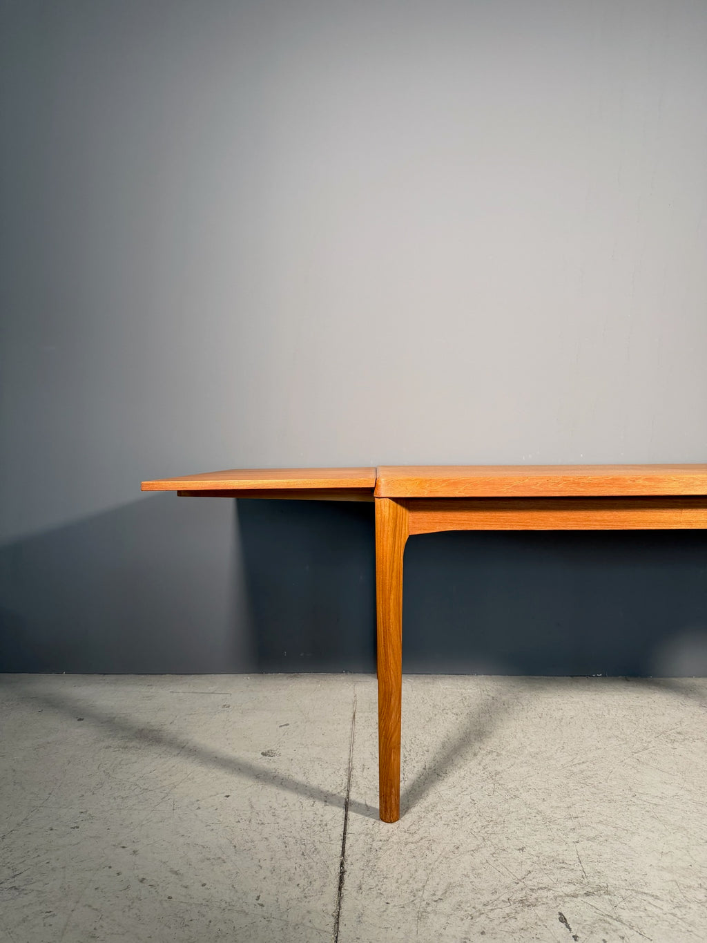 Tavolo in teak di Henning Kjaernulf