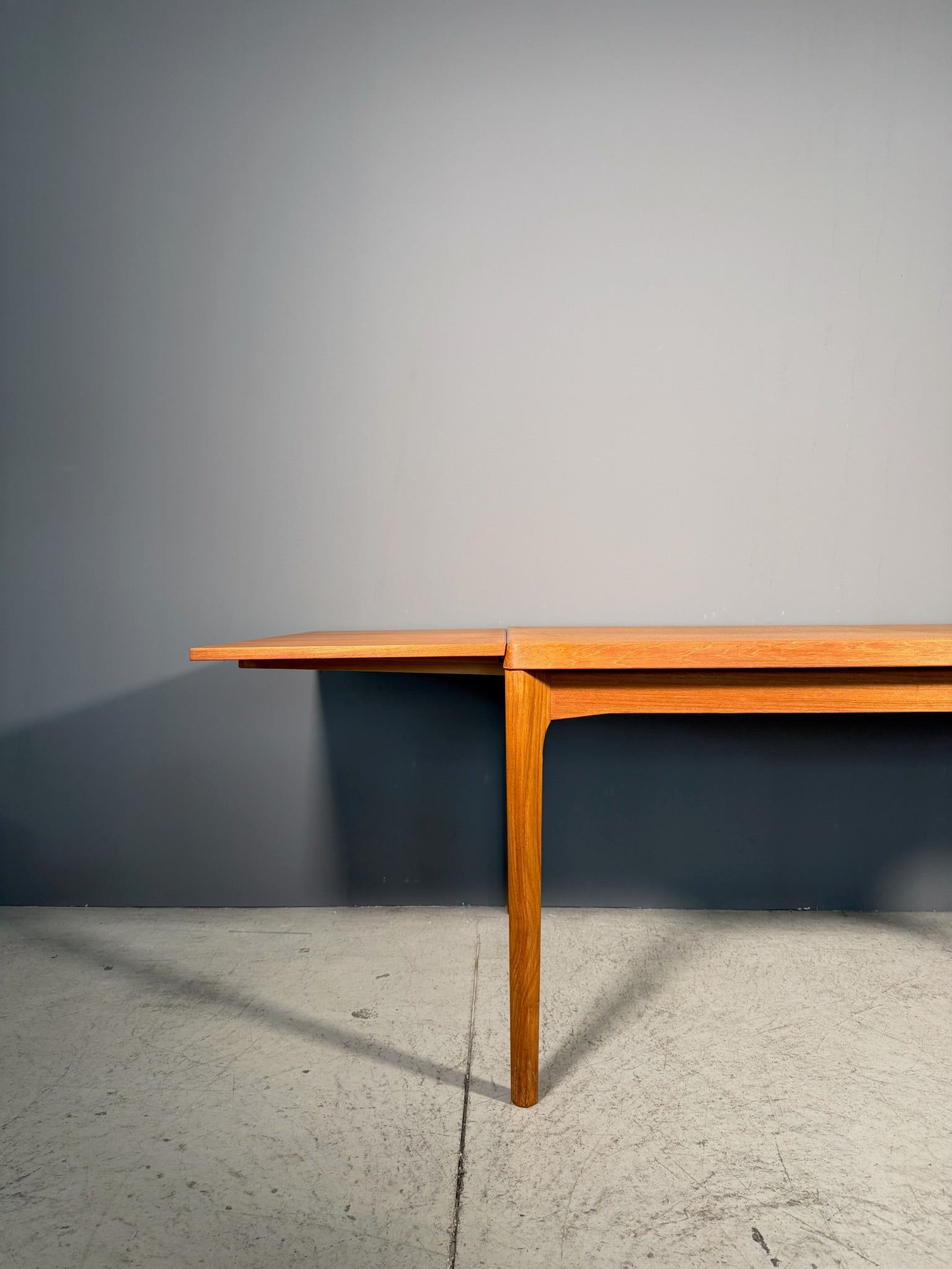 Tavolo in teak di Henning Kjaernulf