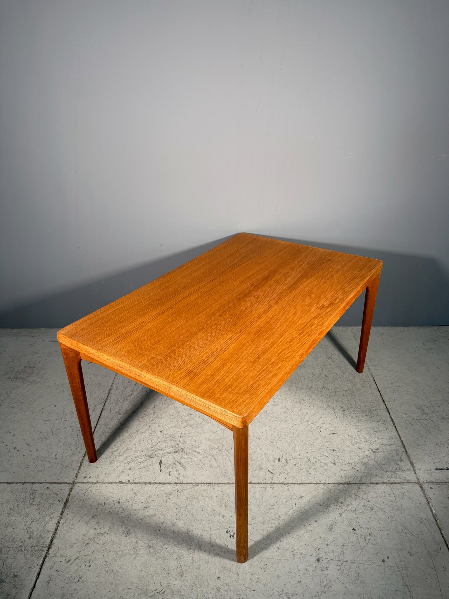 Tavolo in teak di Henning Kjaernulf