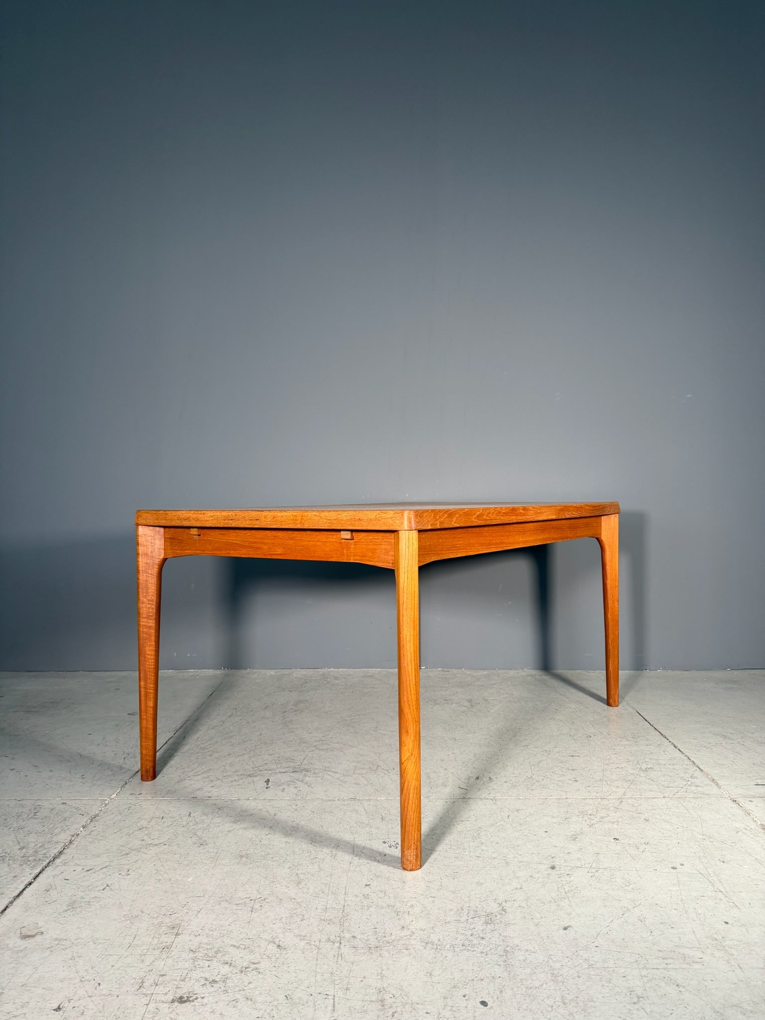 Tavolo in teak di Henning Kjaernulf