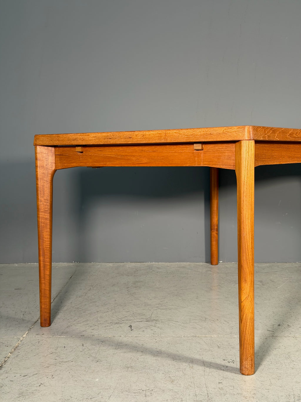 Tavolo in teak di Henning Kjaernulf