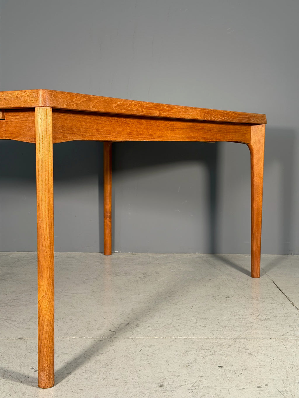 Tavolo in teak di Henning Kjaernulf