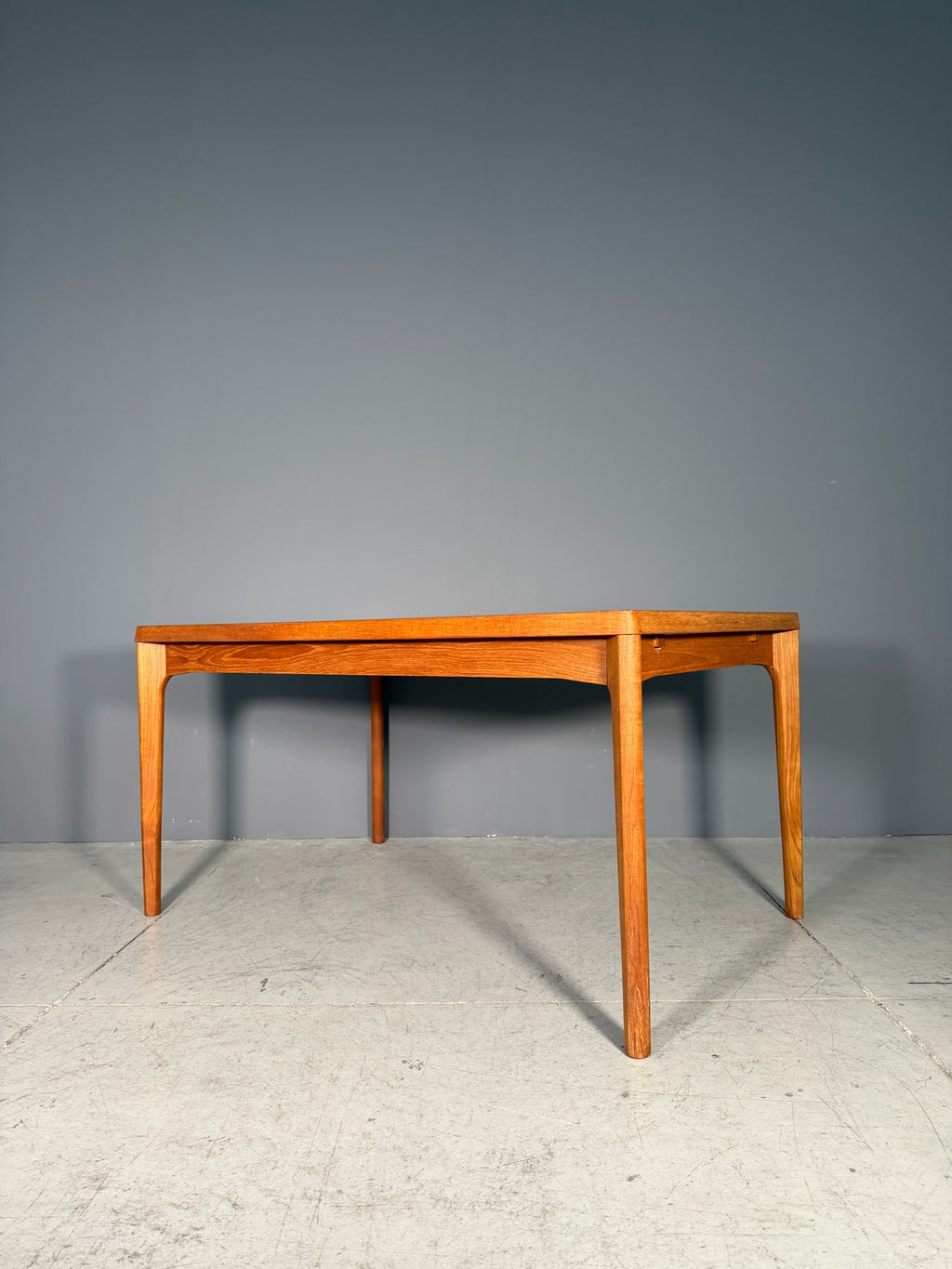 Tavolo in teak di Henning Kjaernulf