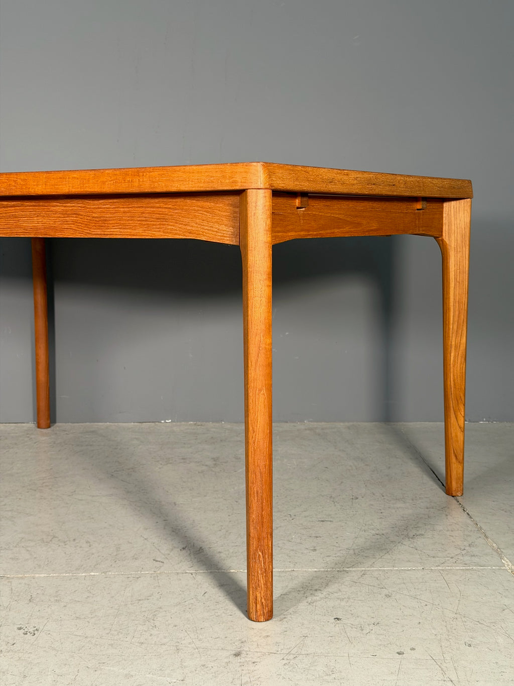 Tavolo in teak di Henning Kjaernulf