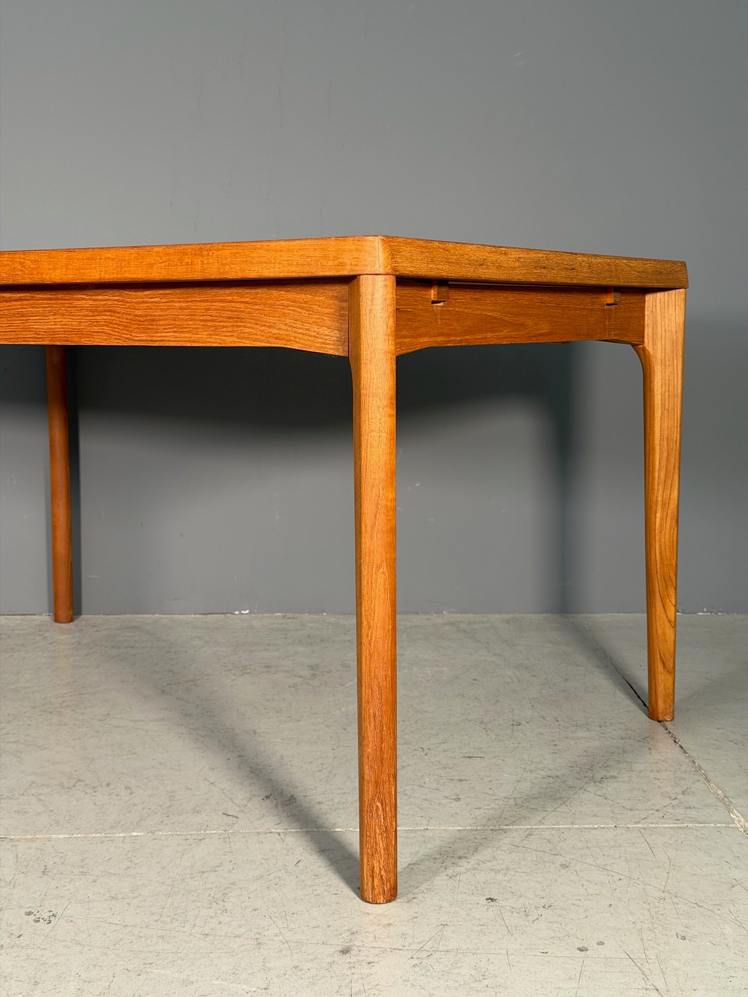 Tavolo in teak di Henning Kjaernulf