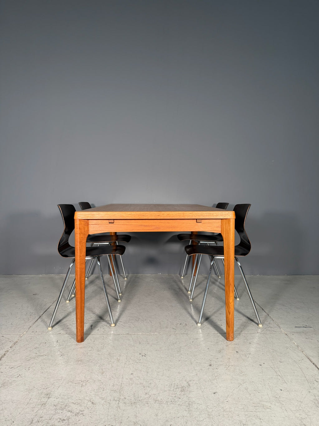 Tavolo in teak di Henning Kjaernulf