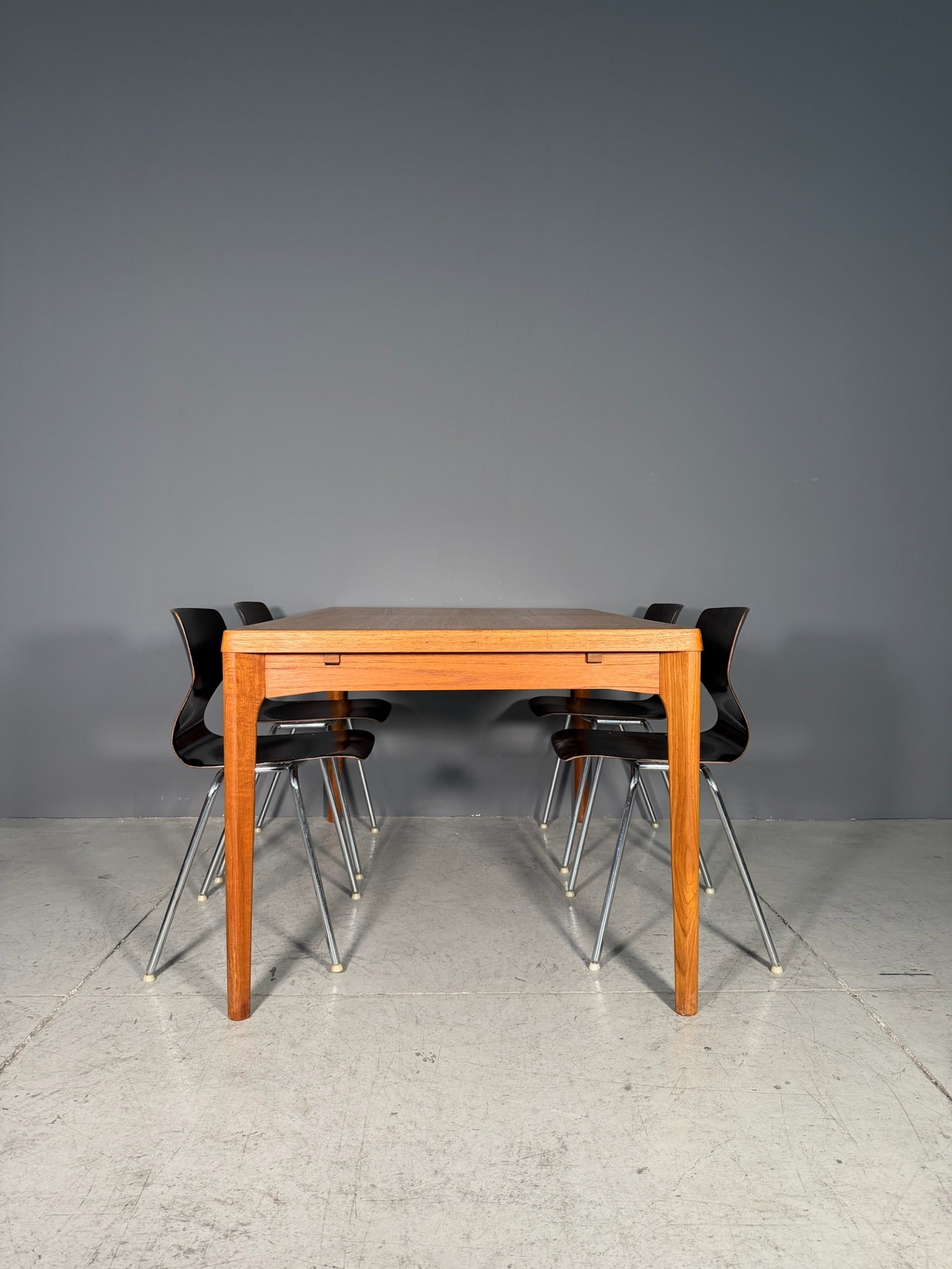 Tavolo in teak di Henning Kjaernulf