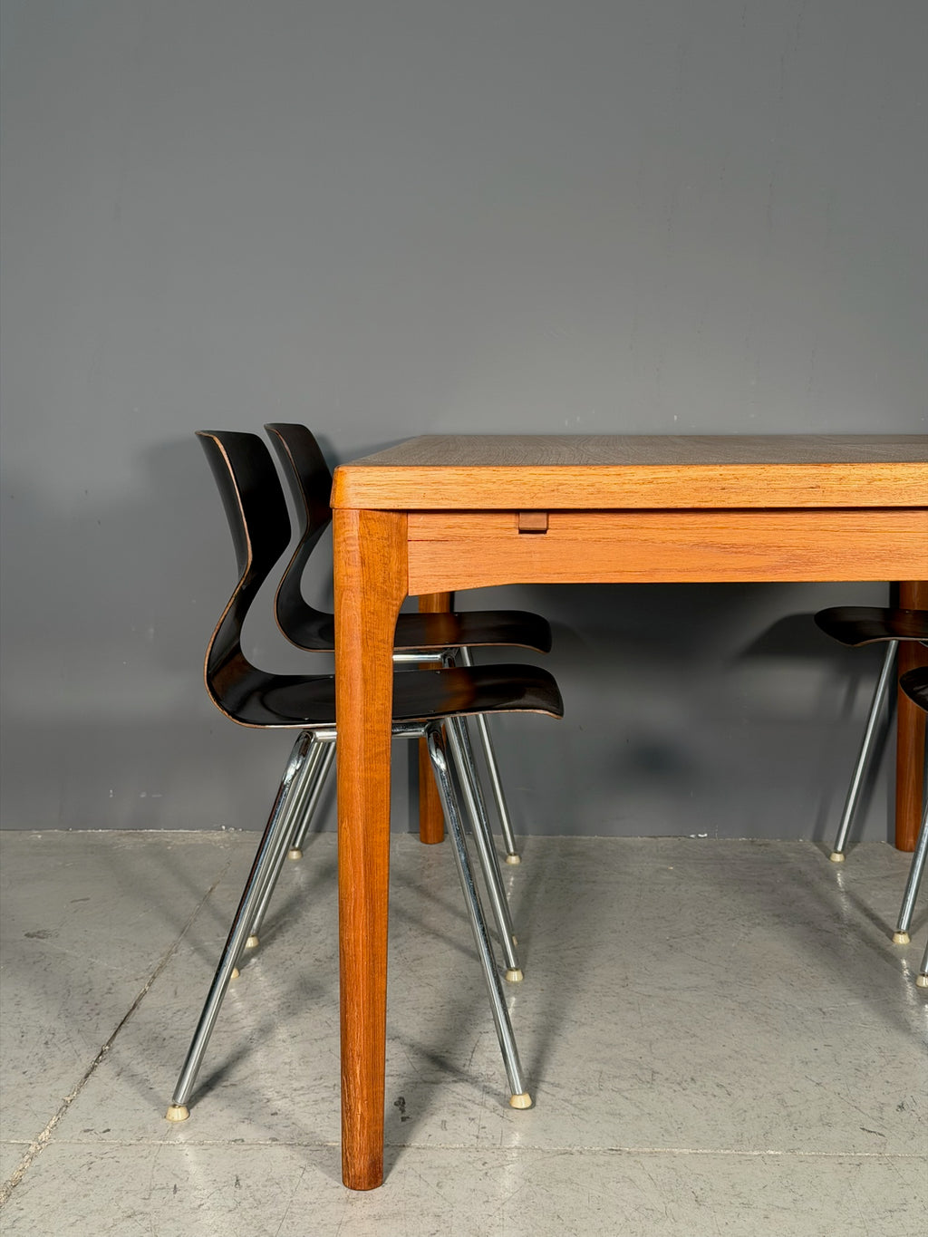 Tavolo in teak di Henning Kjaernulf