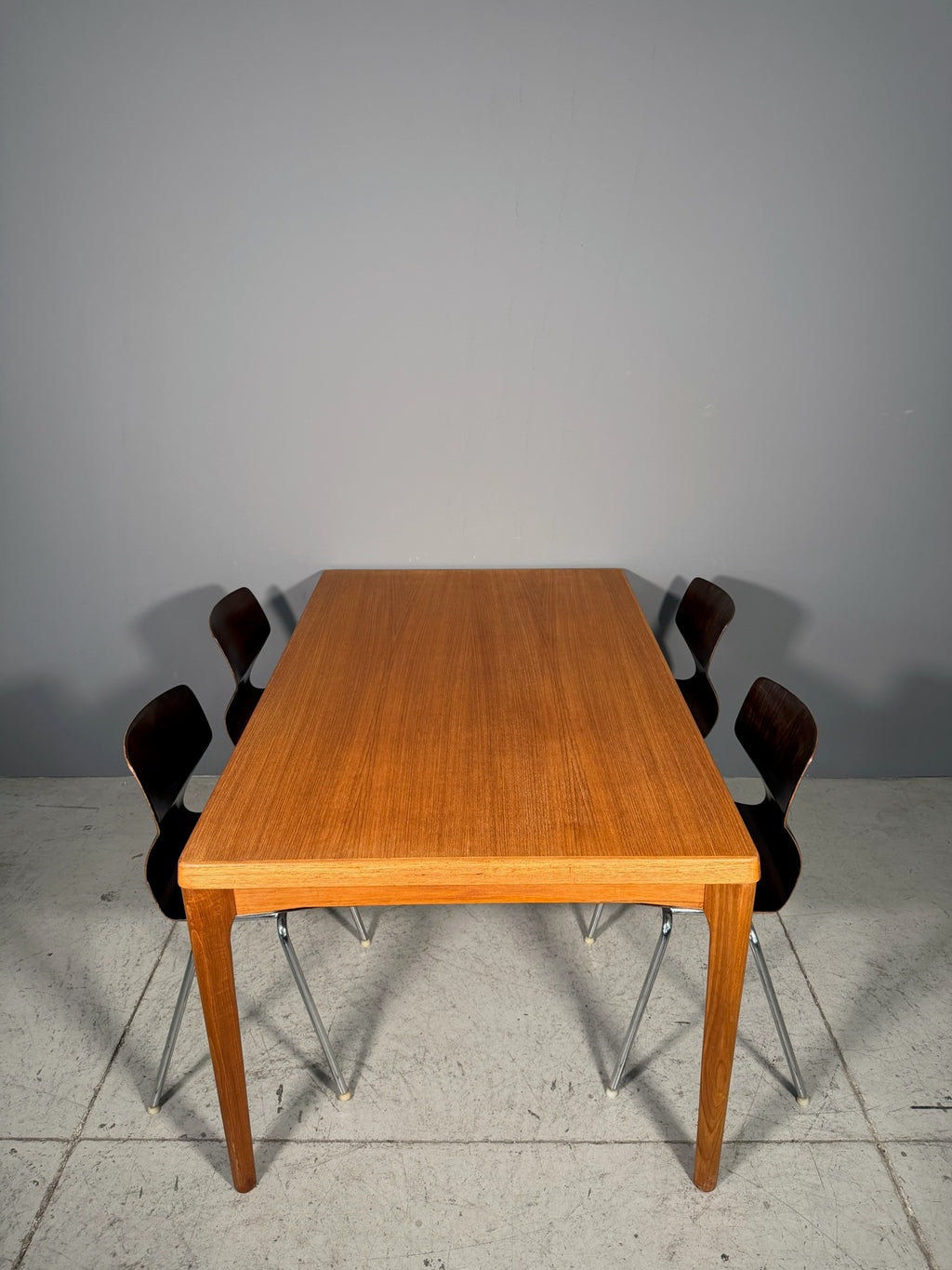 Tavolo in teak di Henning Kjaernulf