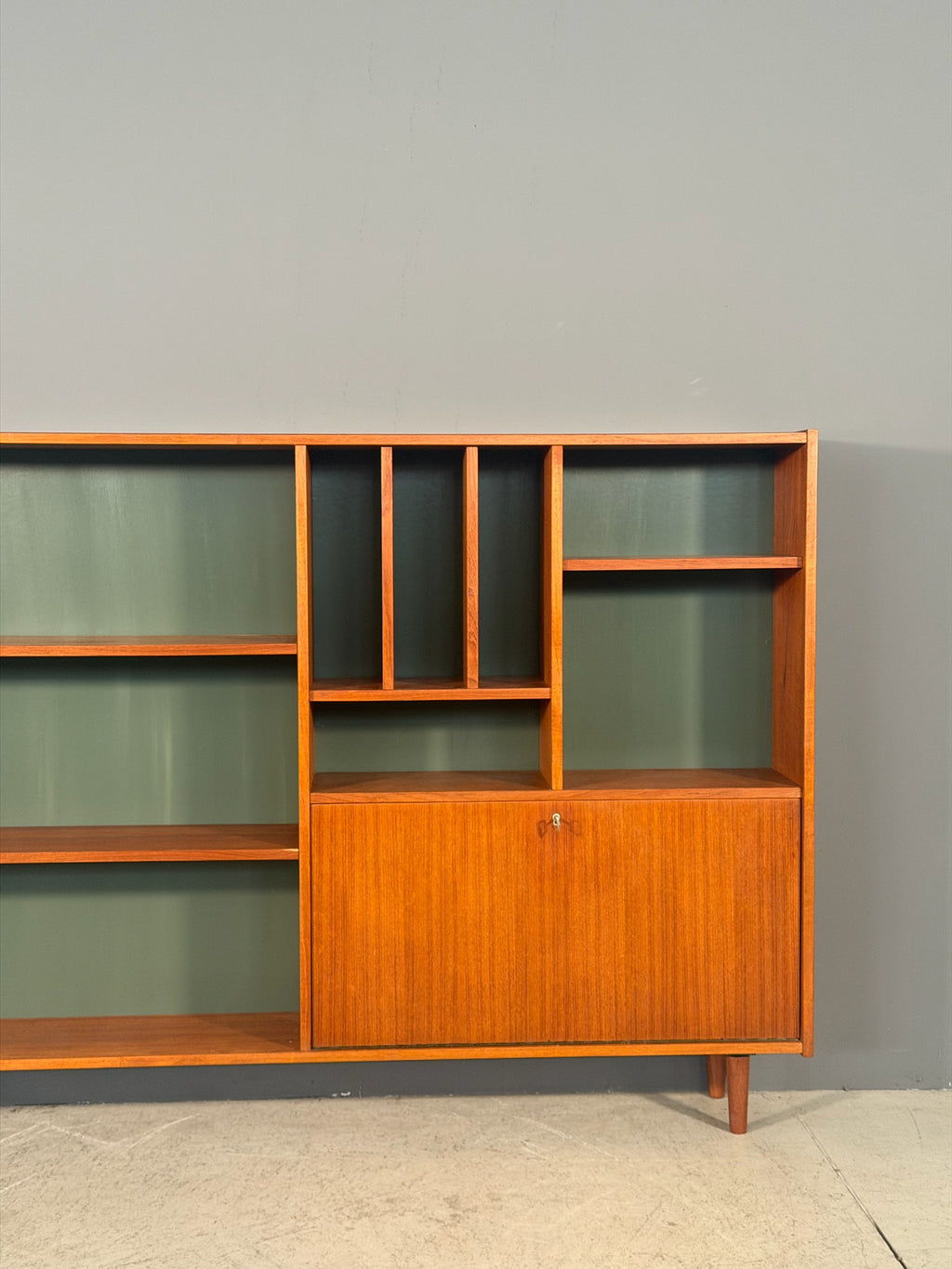 Libreria vintage in teak