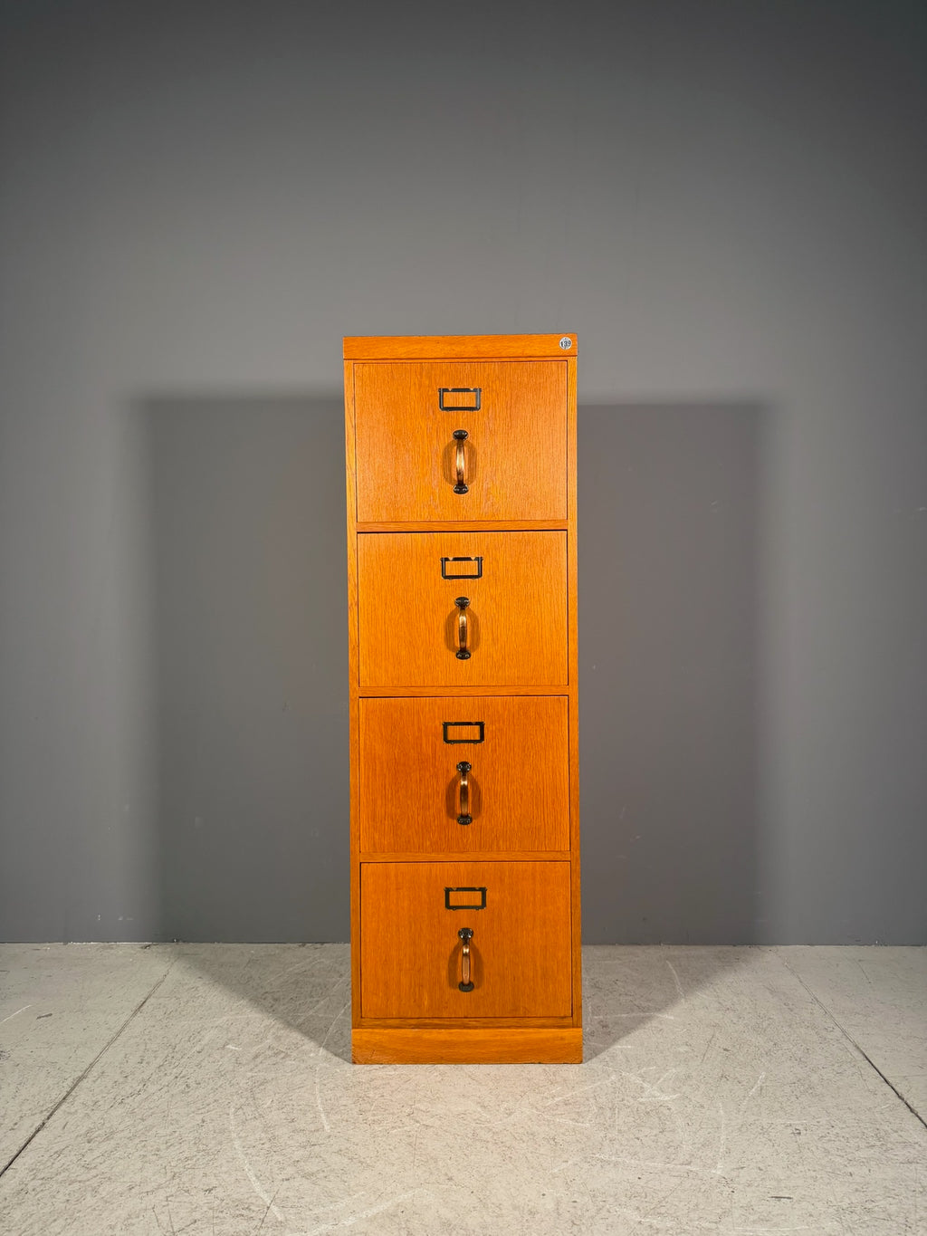 Schedario vintage in rovere