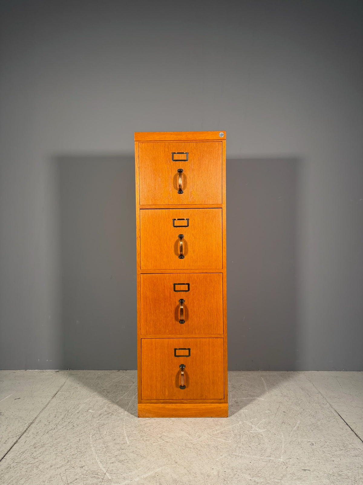 Schedario vintage in rovere