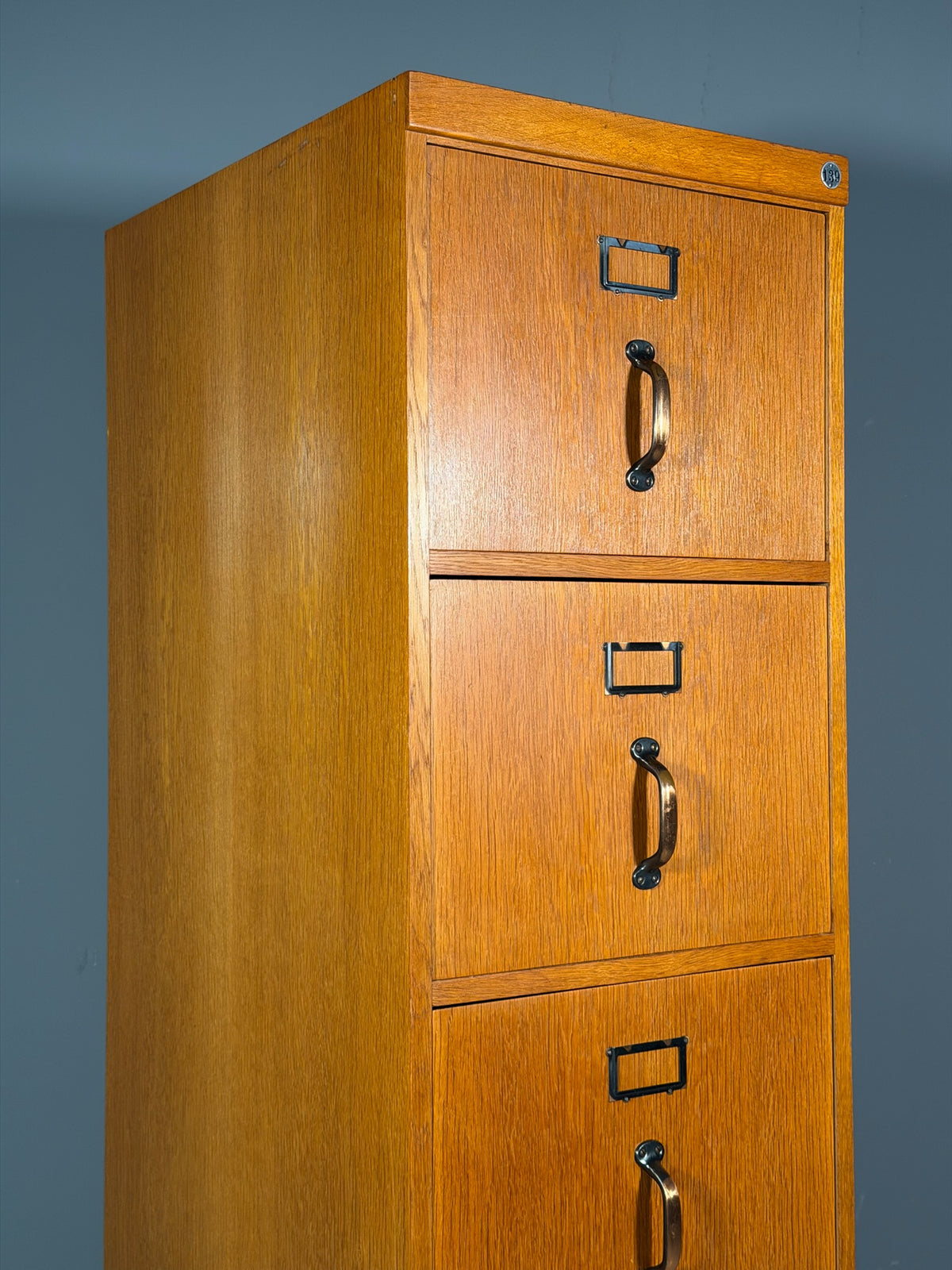 Schedario vintage in rovere