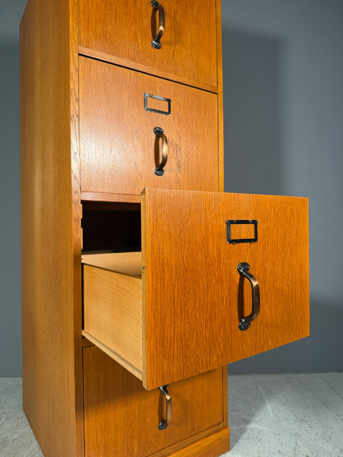 Schedario vintage in rovere
