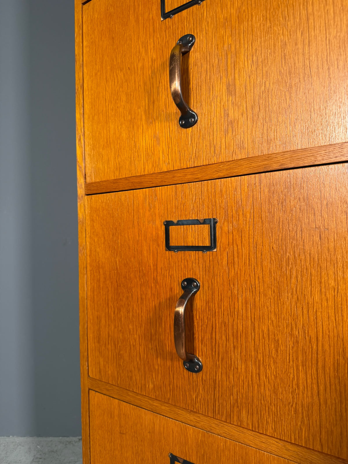 Schedario vintage in rovere
