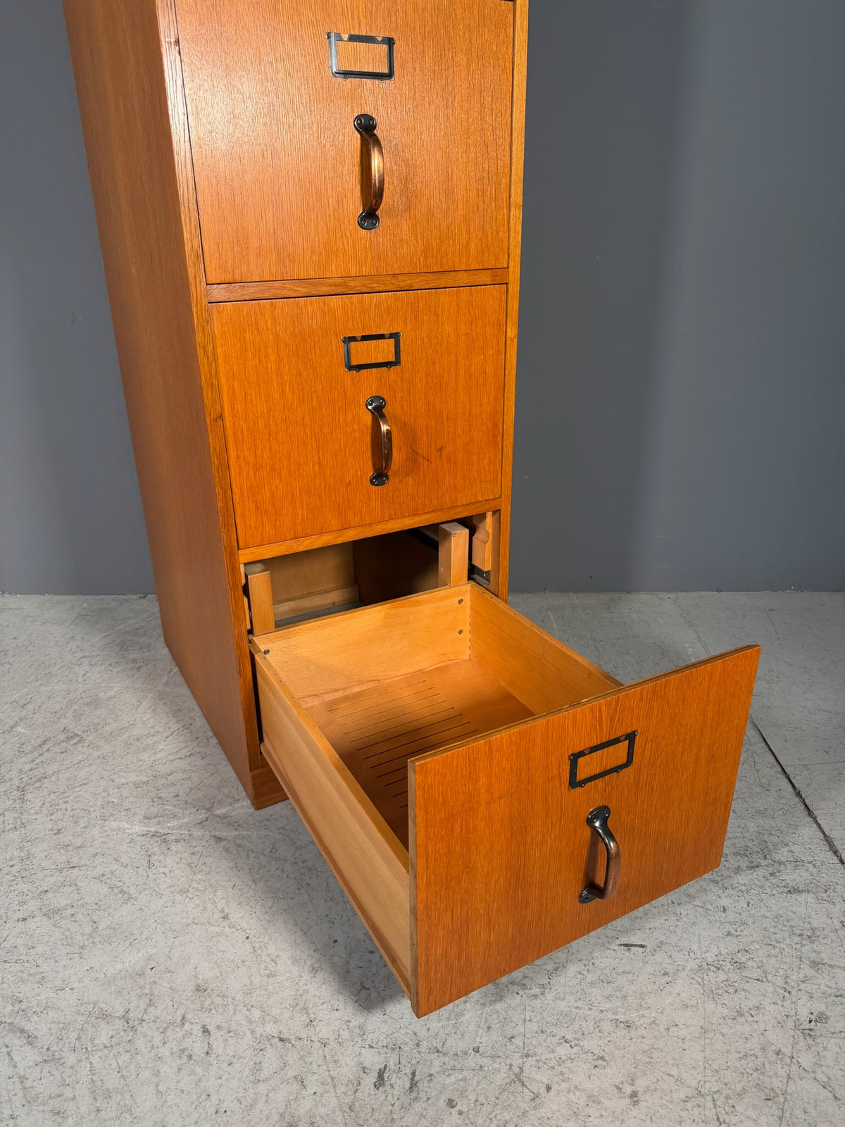 Schedario vintage in rovere