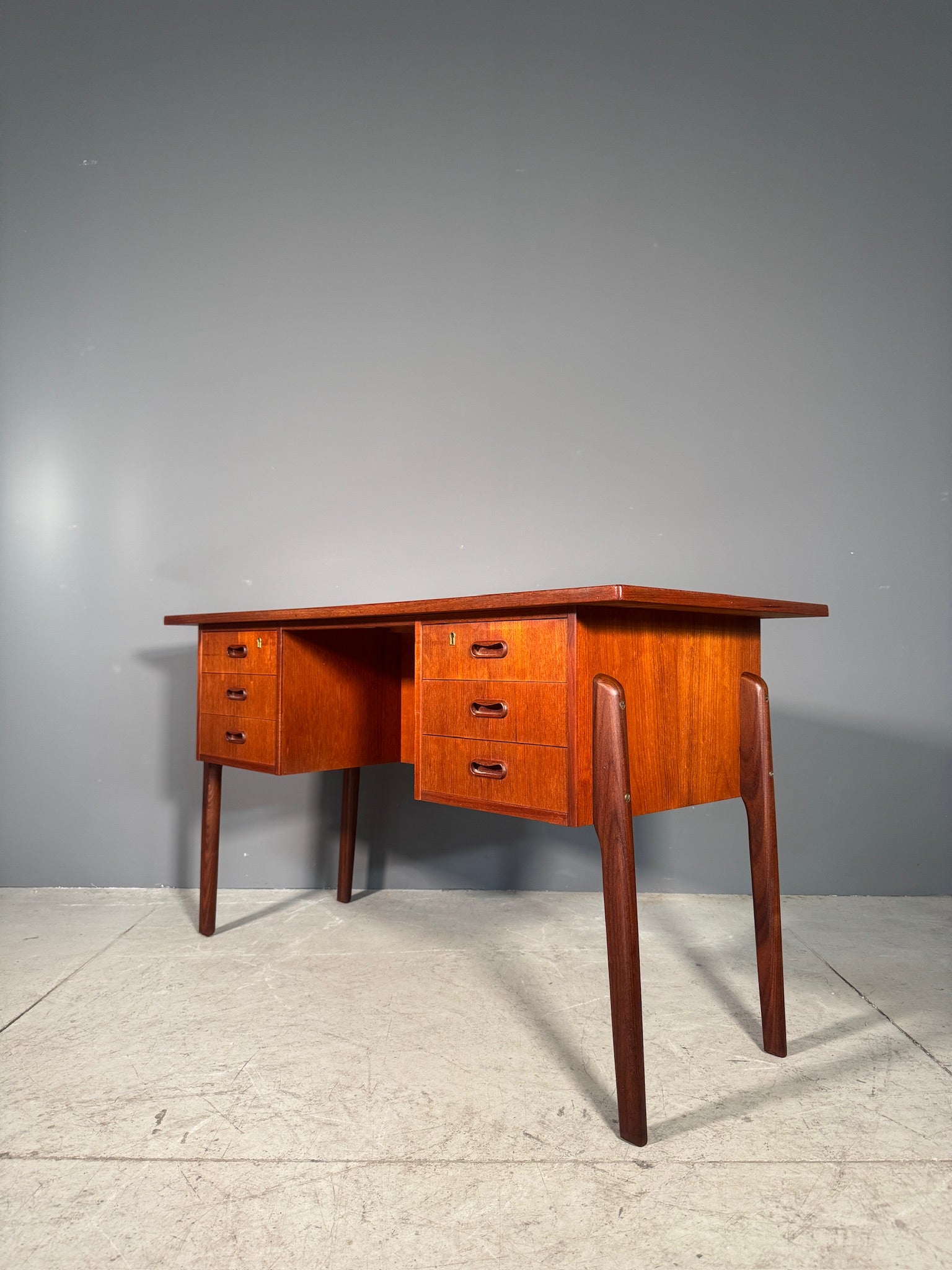 Scrivania danese in teak