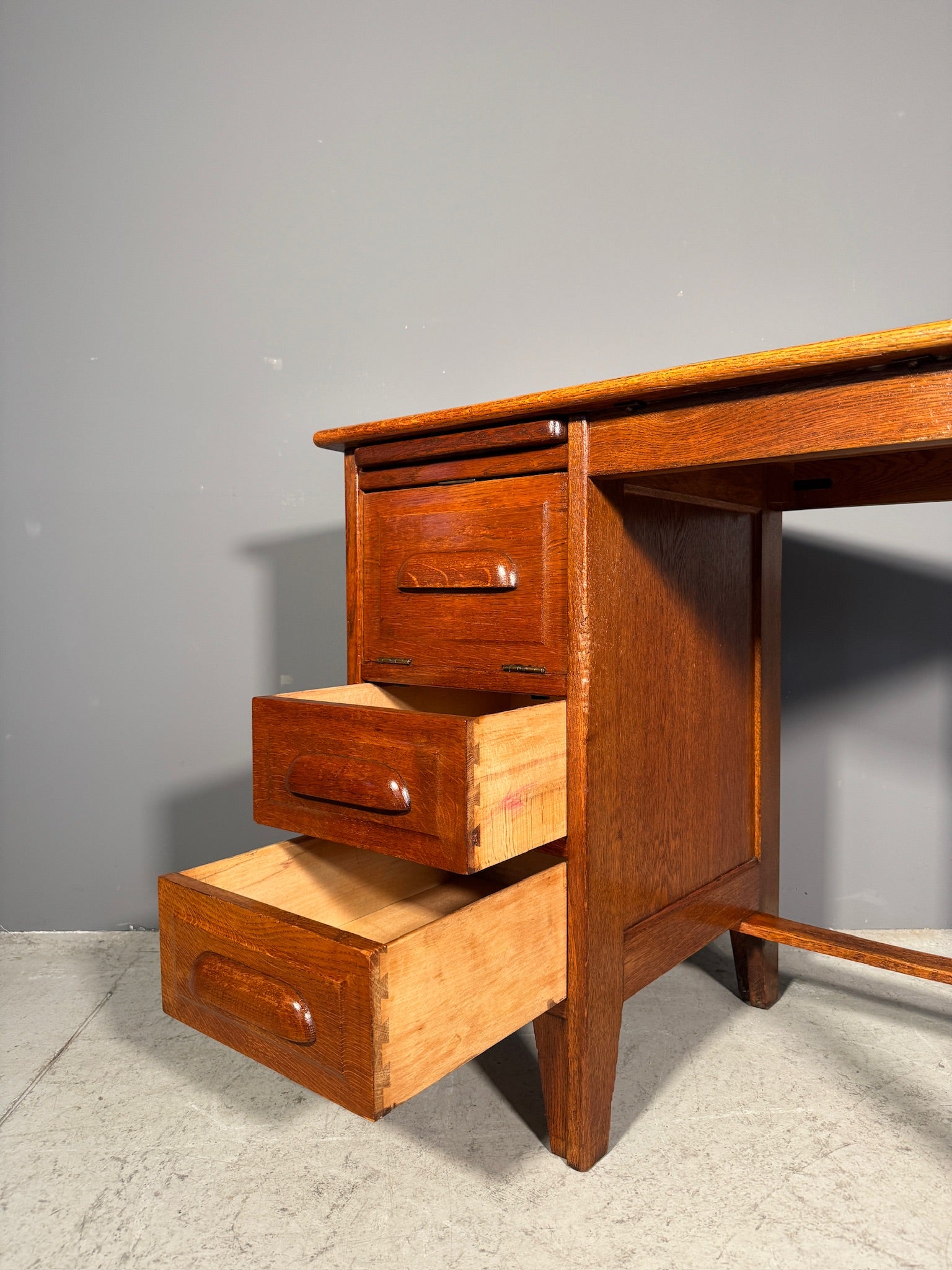 Piccola scrivania in rovere