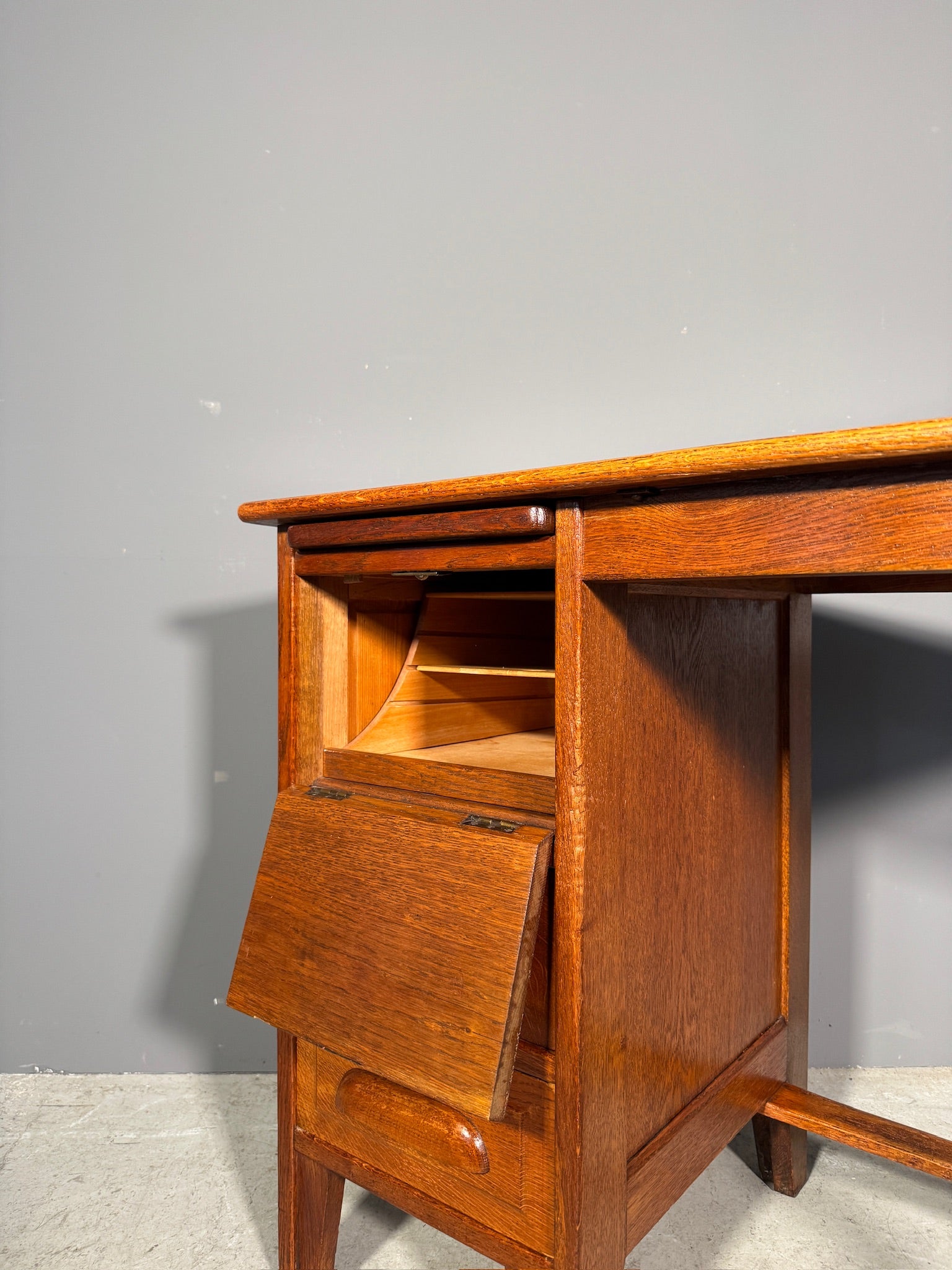 Piccola scrivania in rovere