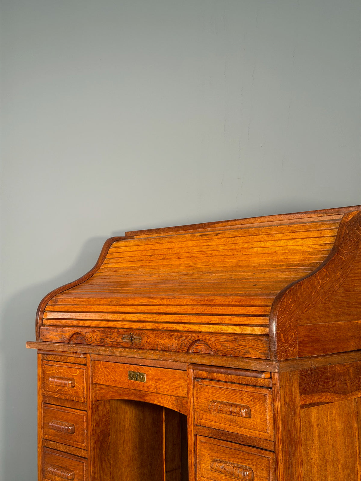 Scrivania a rullo in rovere