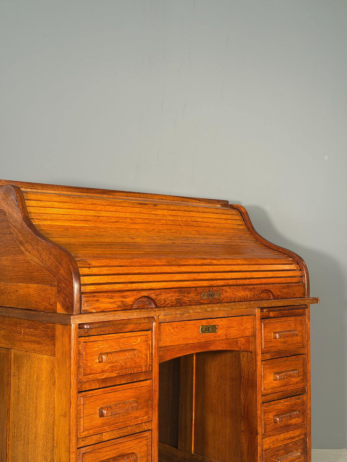 Scrivania a rullo in rovere