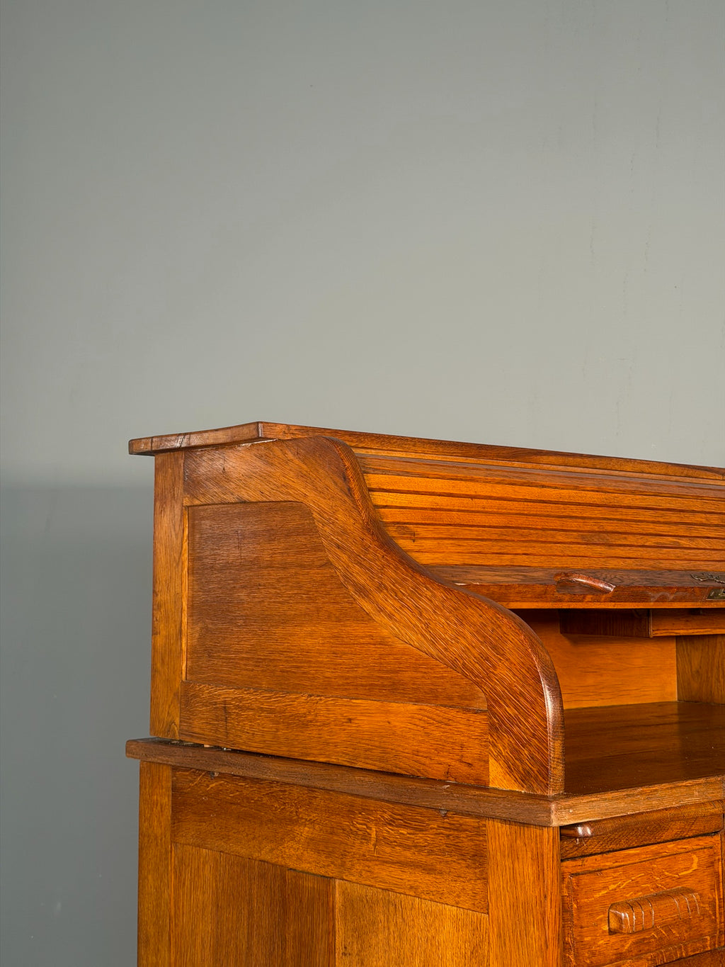 Scrivania a rullo in rovere