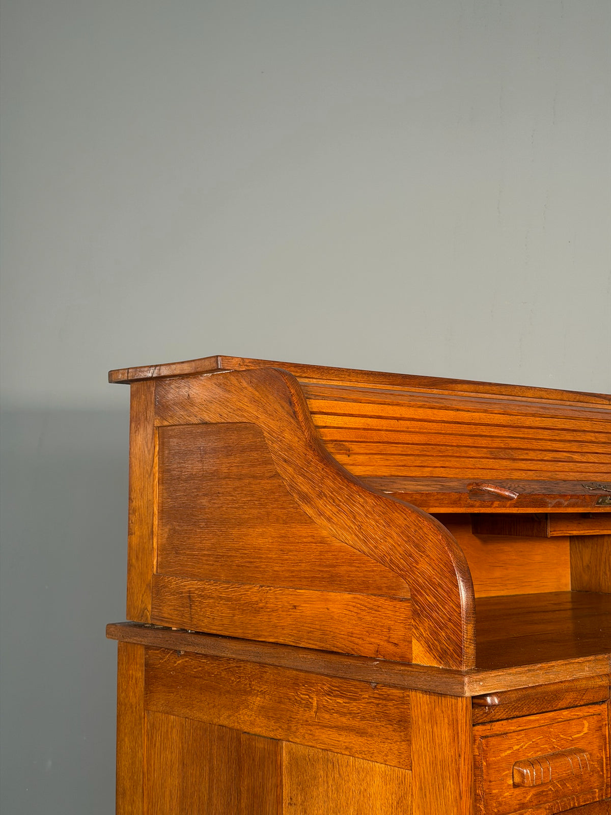 Scrivania a rullo in rovere