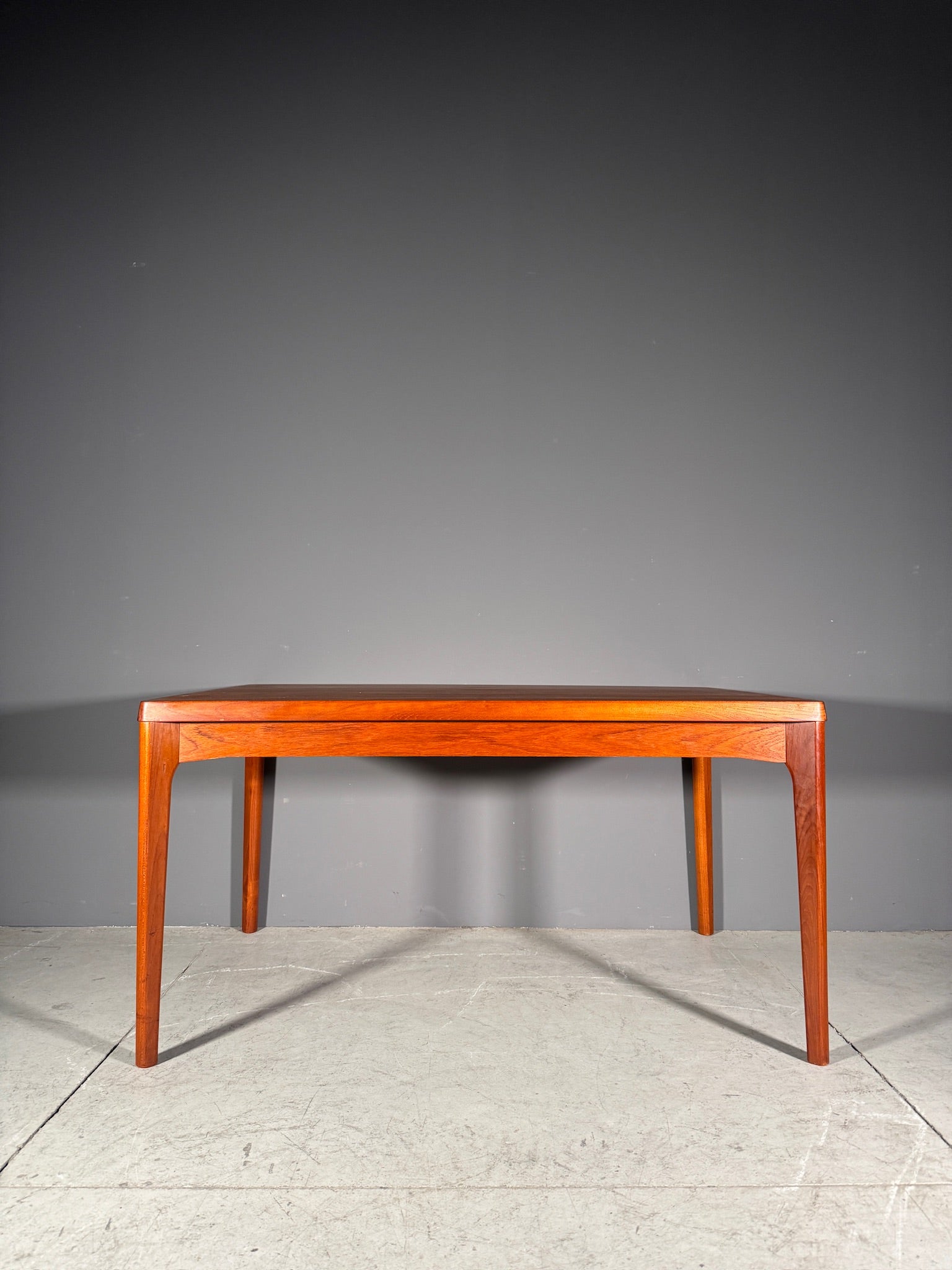 Tavolo Henning Kyaernulf