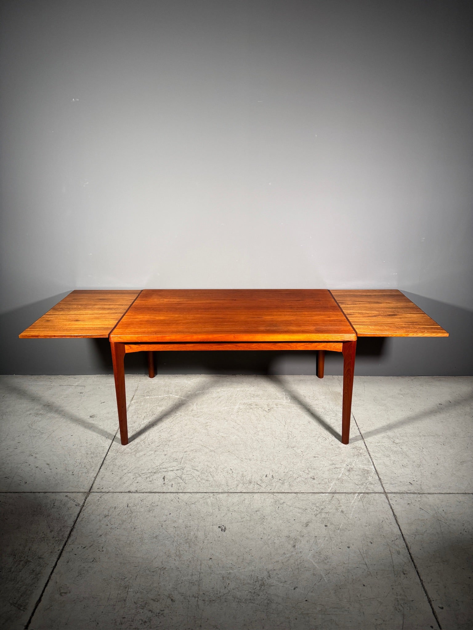 Tavolo Henning Kyaernulf