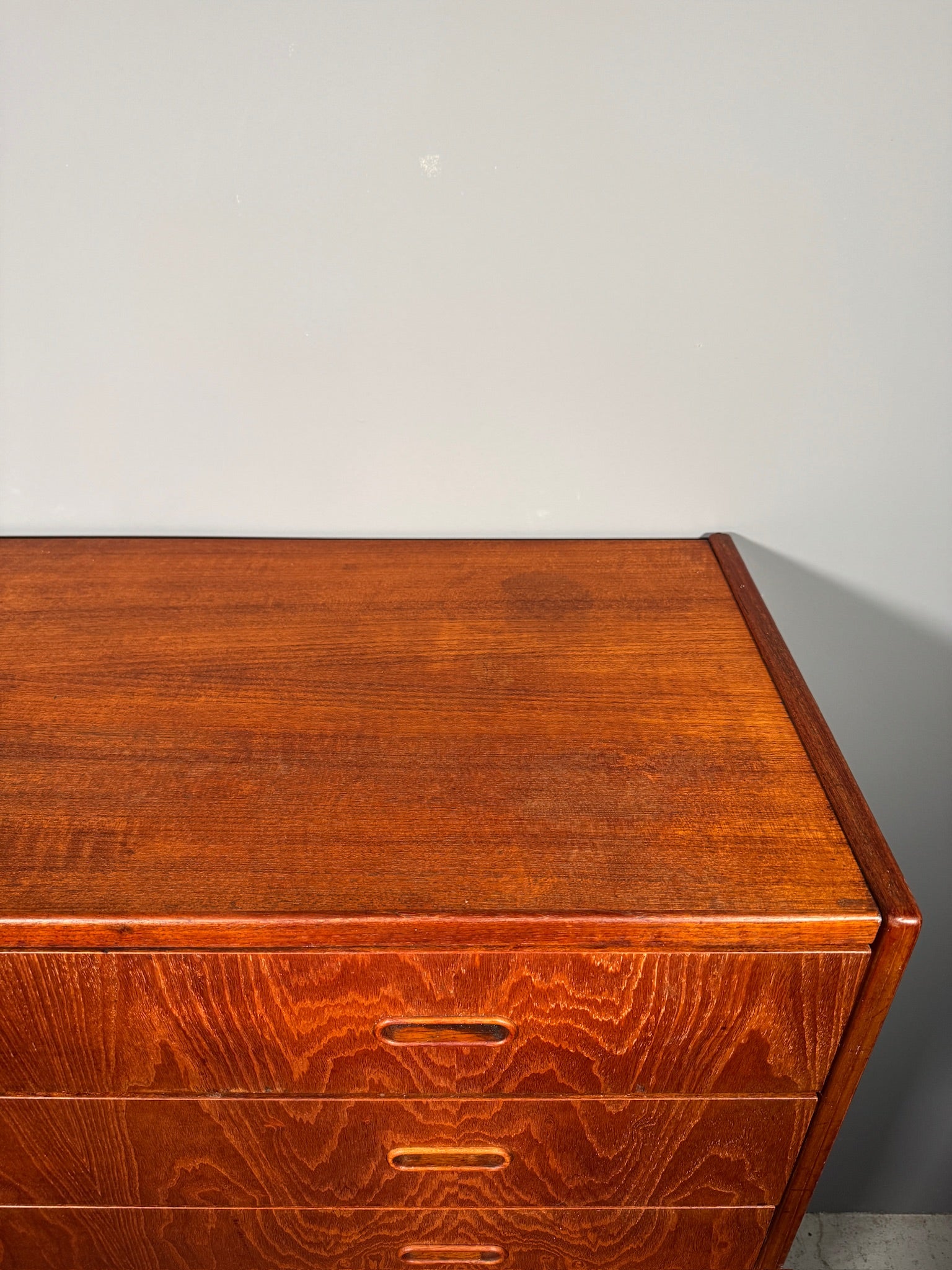 Cassettiera in teak anni 60