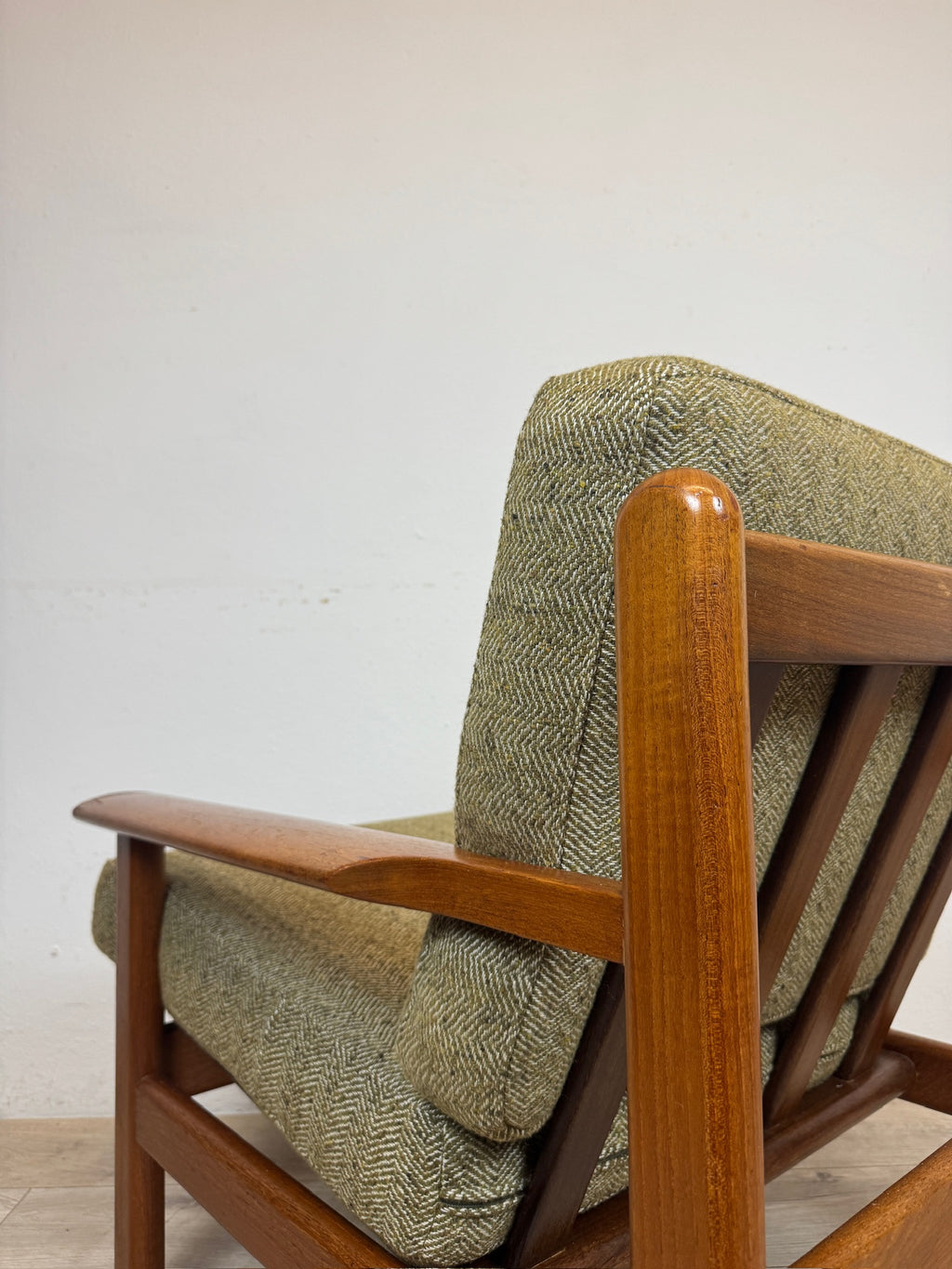 Poltrona di Poul Volther modello 390