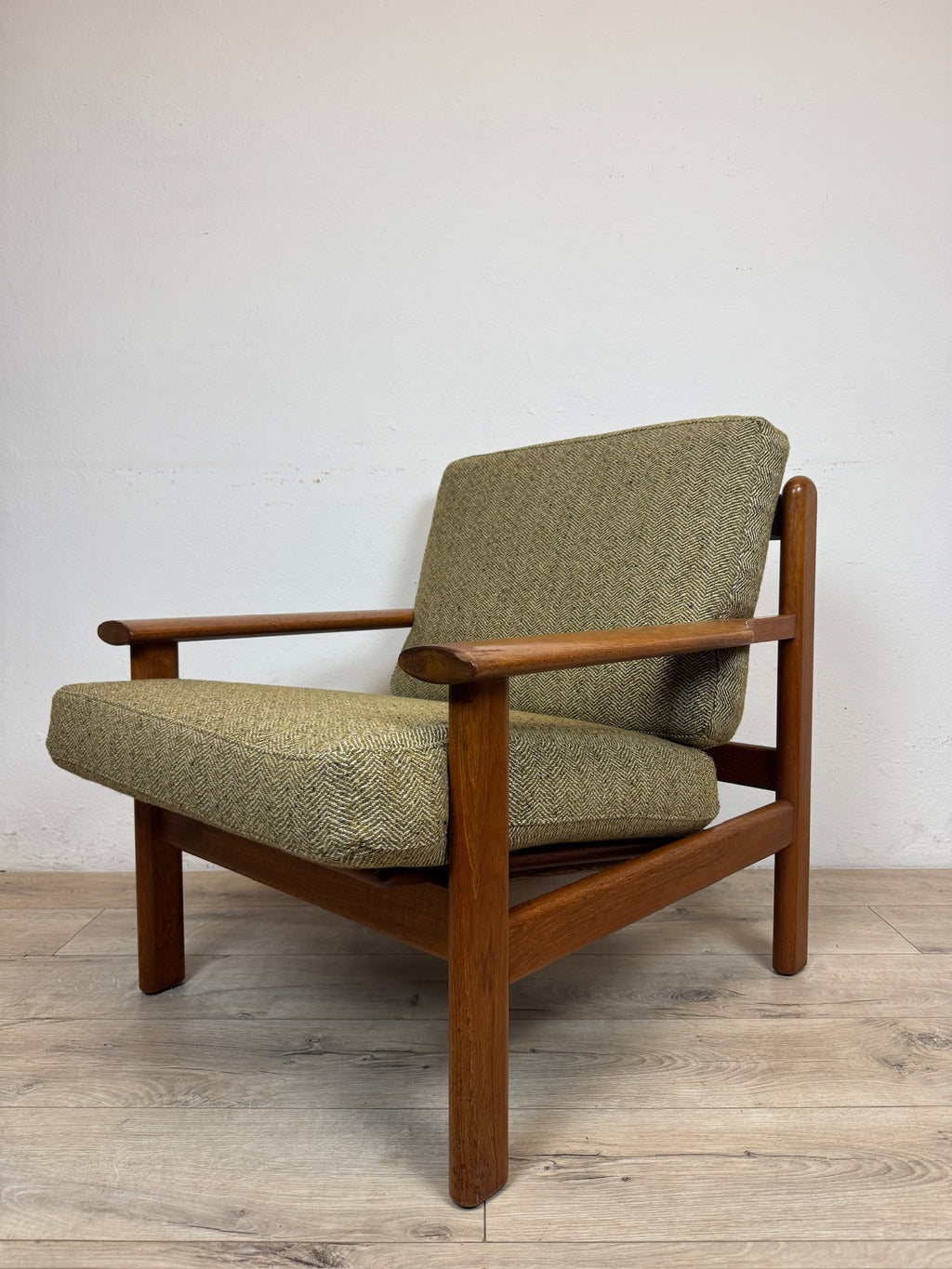 Poltrona di Poul Volther modello 390
