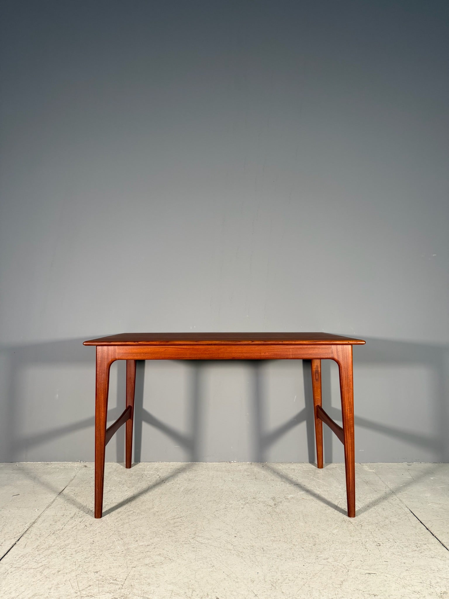 Scrivania in teak Anni 60
