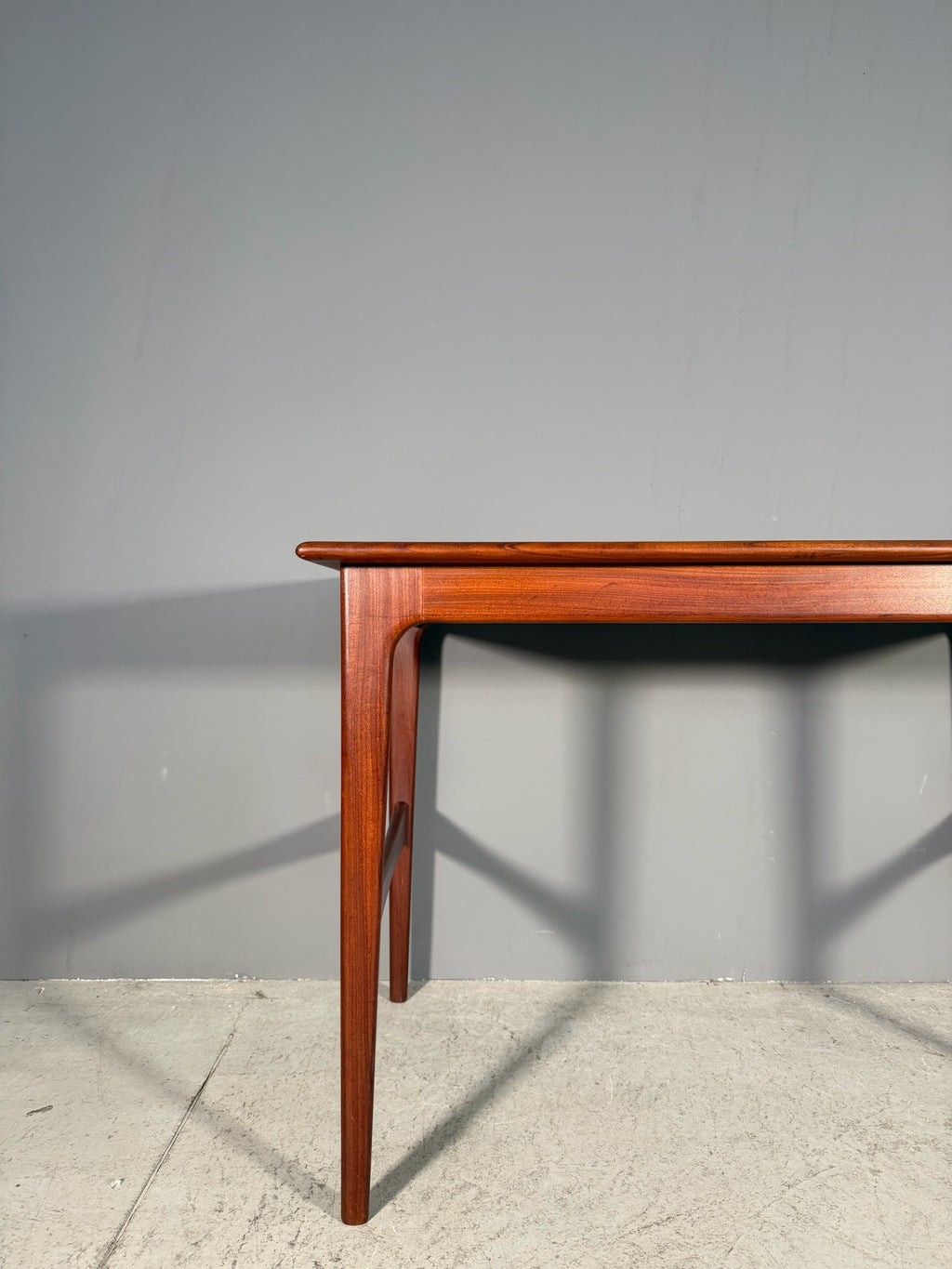 Scrivania in teak Anni 60