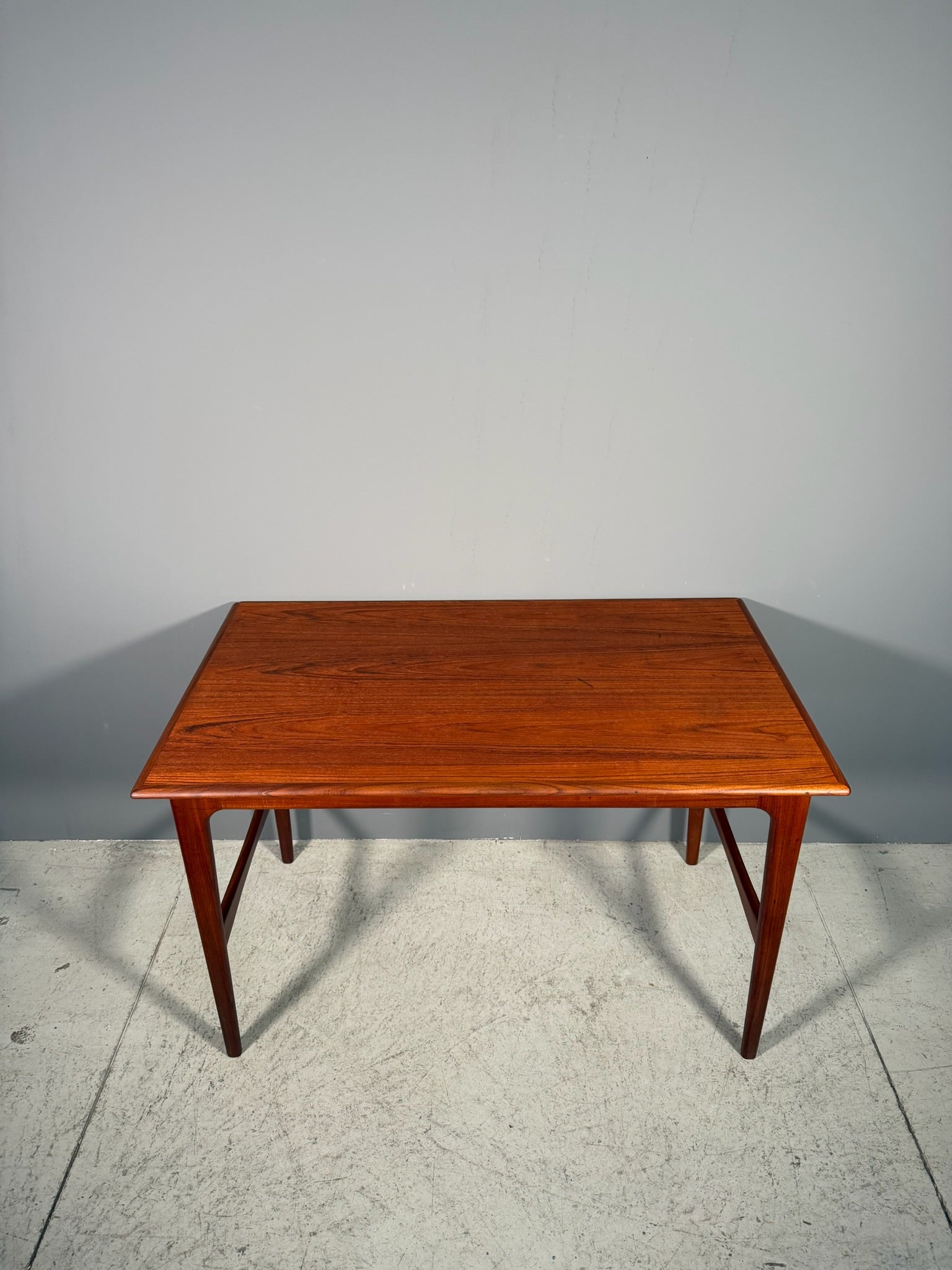 Scrivania in teak Anni 60