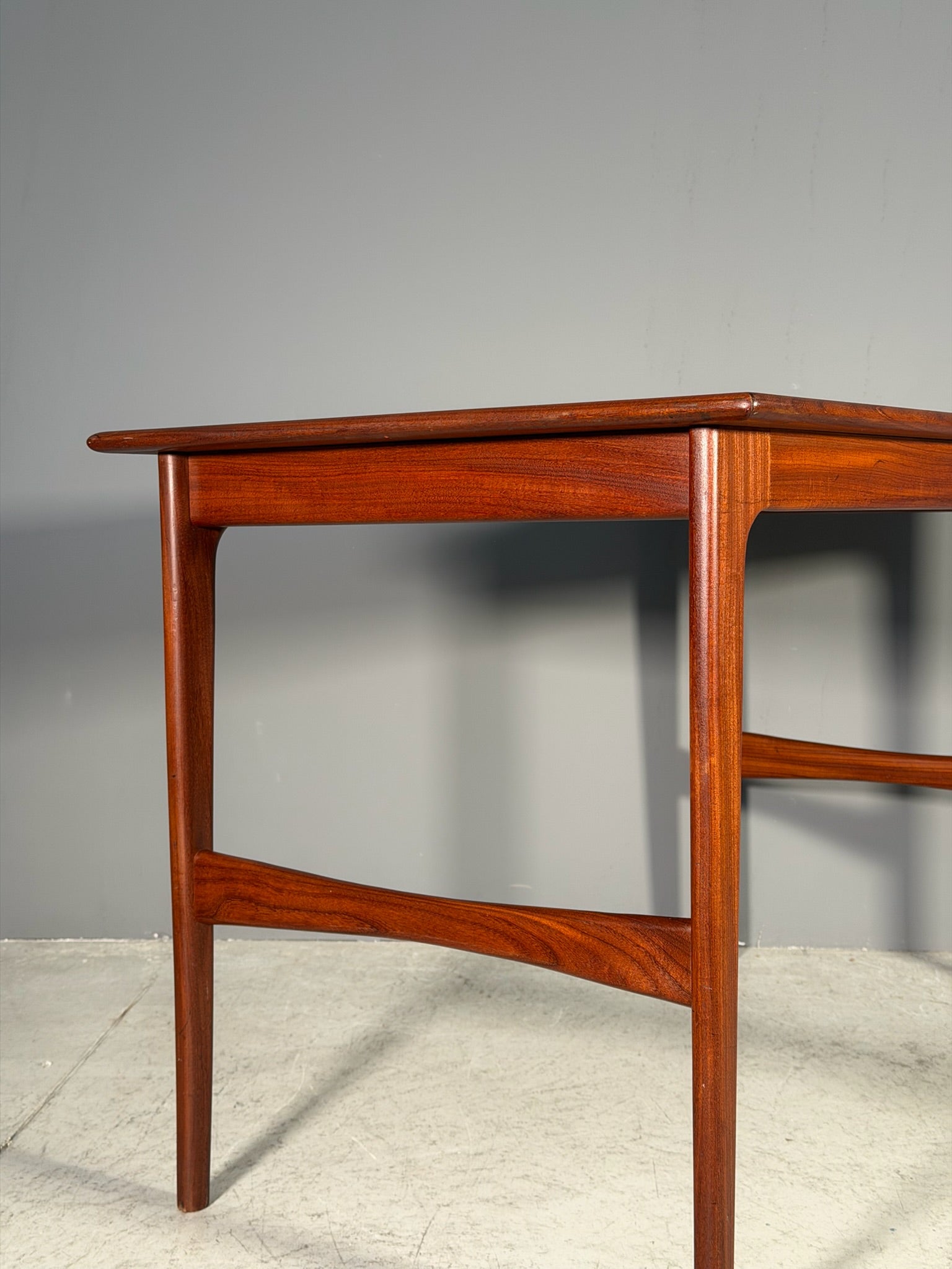 Scrivania in teak Anni 60