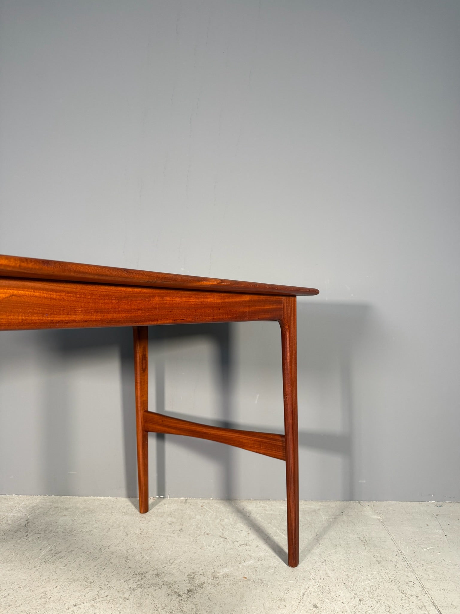Scrivania in teak Anni 60