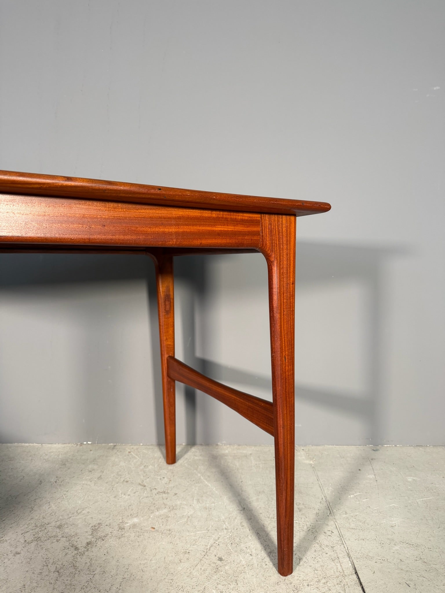 Scrivania in teak Anni 60