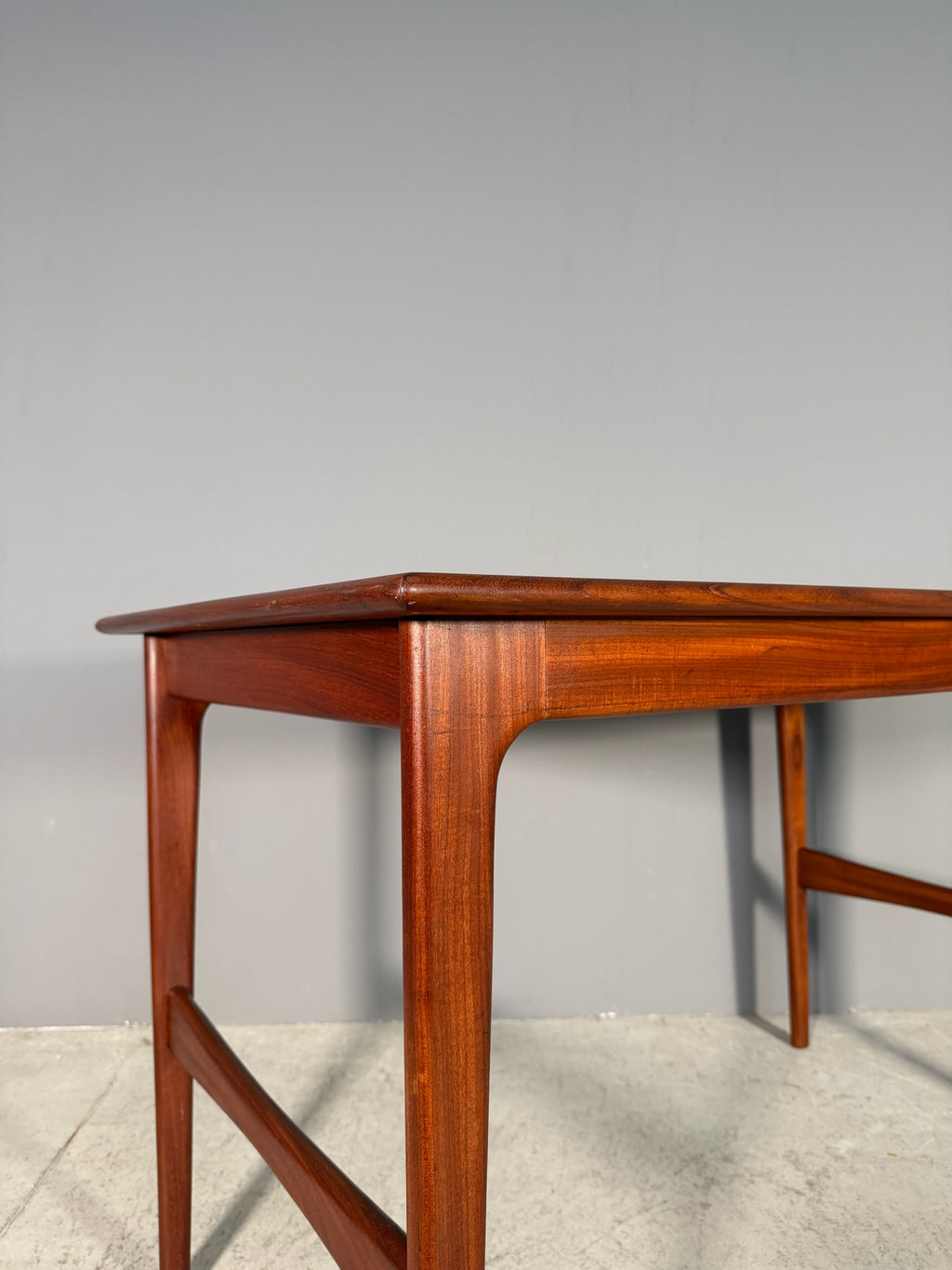 Scrivania in teak Anni 60