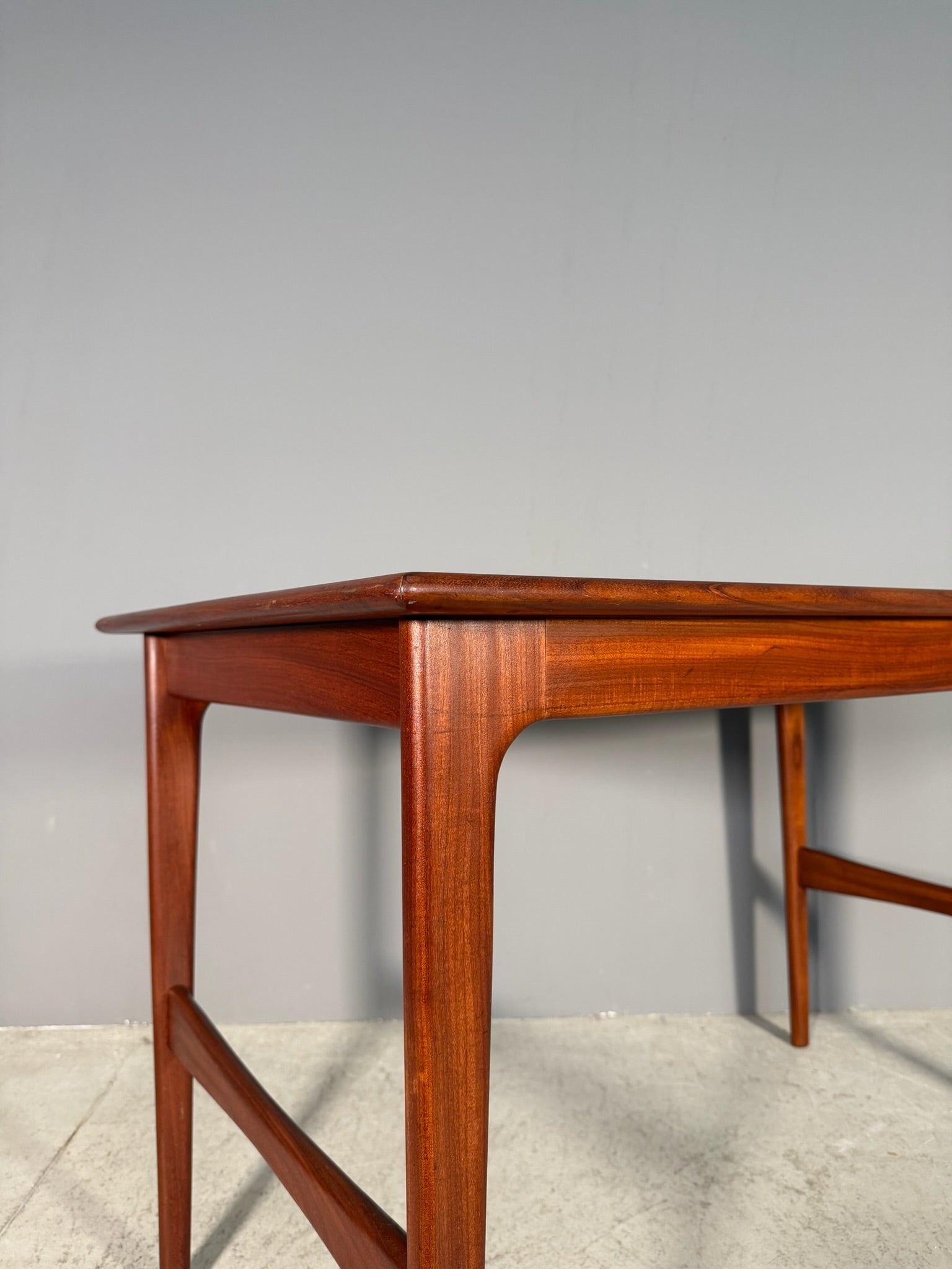 Scrivania in teak Anni 60