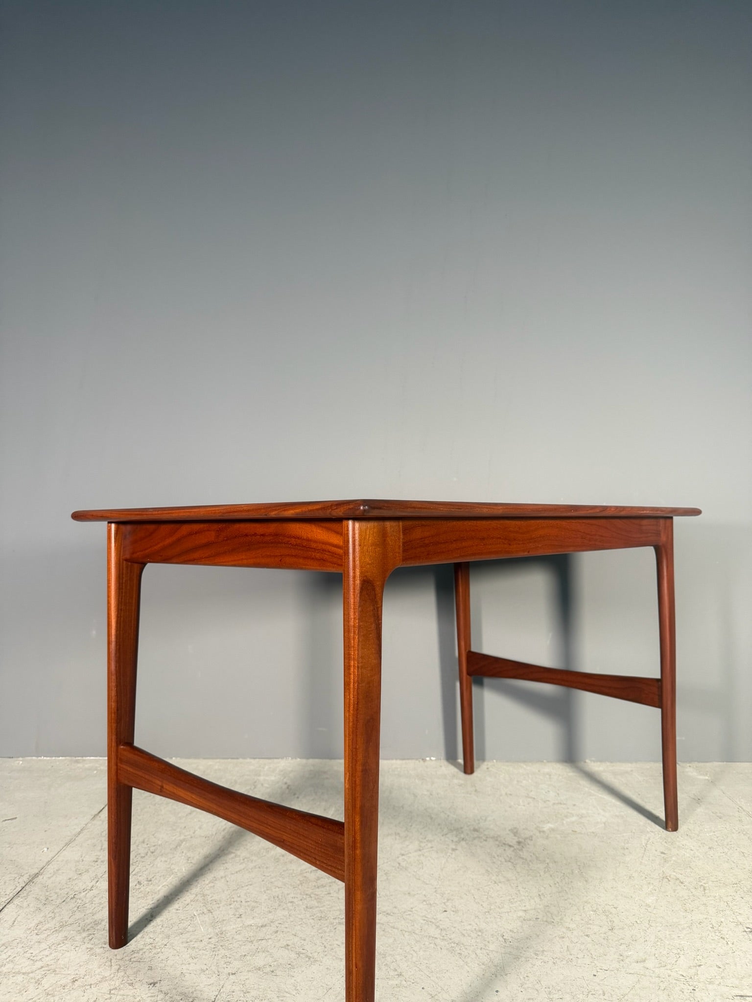 Scrivania in teak Anni 60