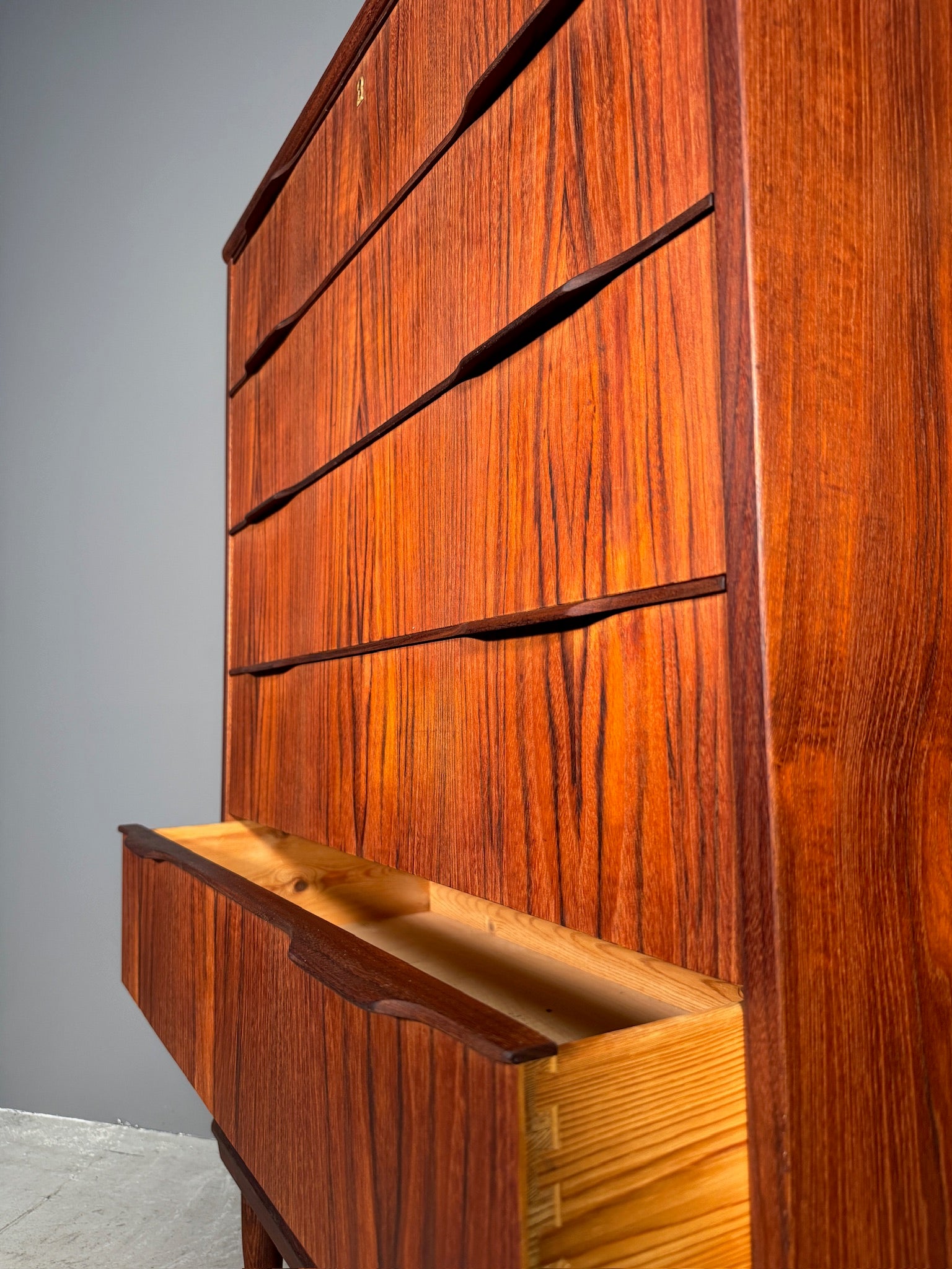 Cassettiera danese in teak