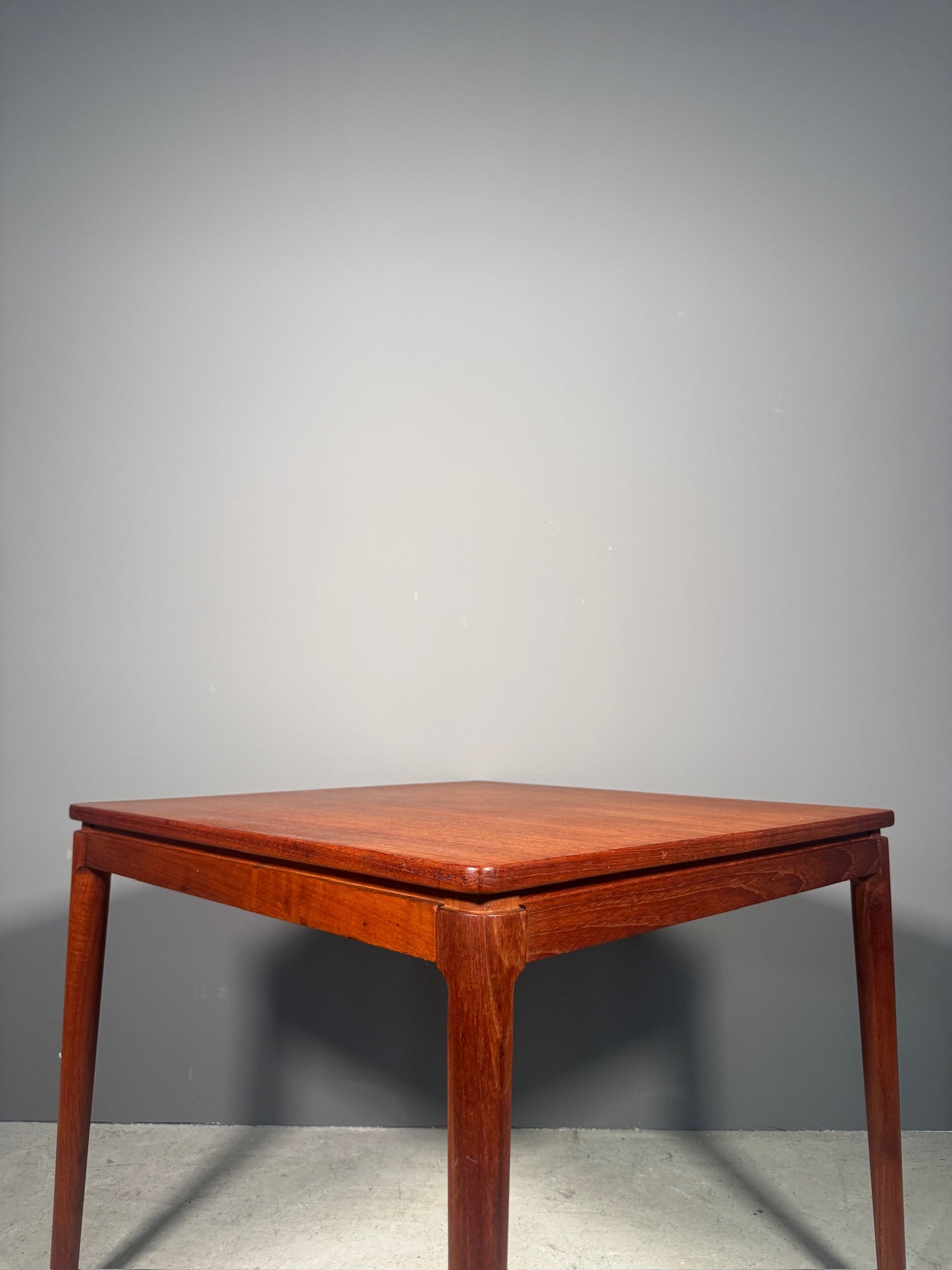Tavolino in teak anni 60
